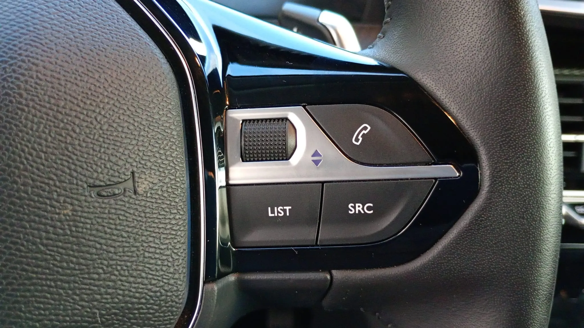 Peugeot 208 Allure Hybrid 110 eDCS6 - foto 17