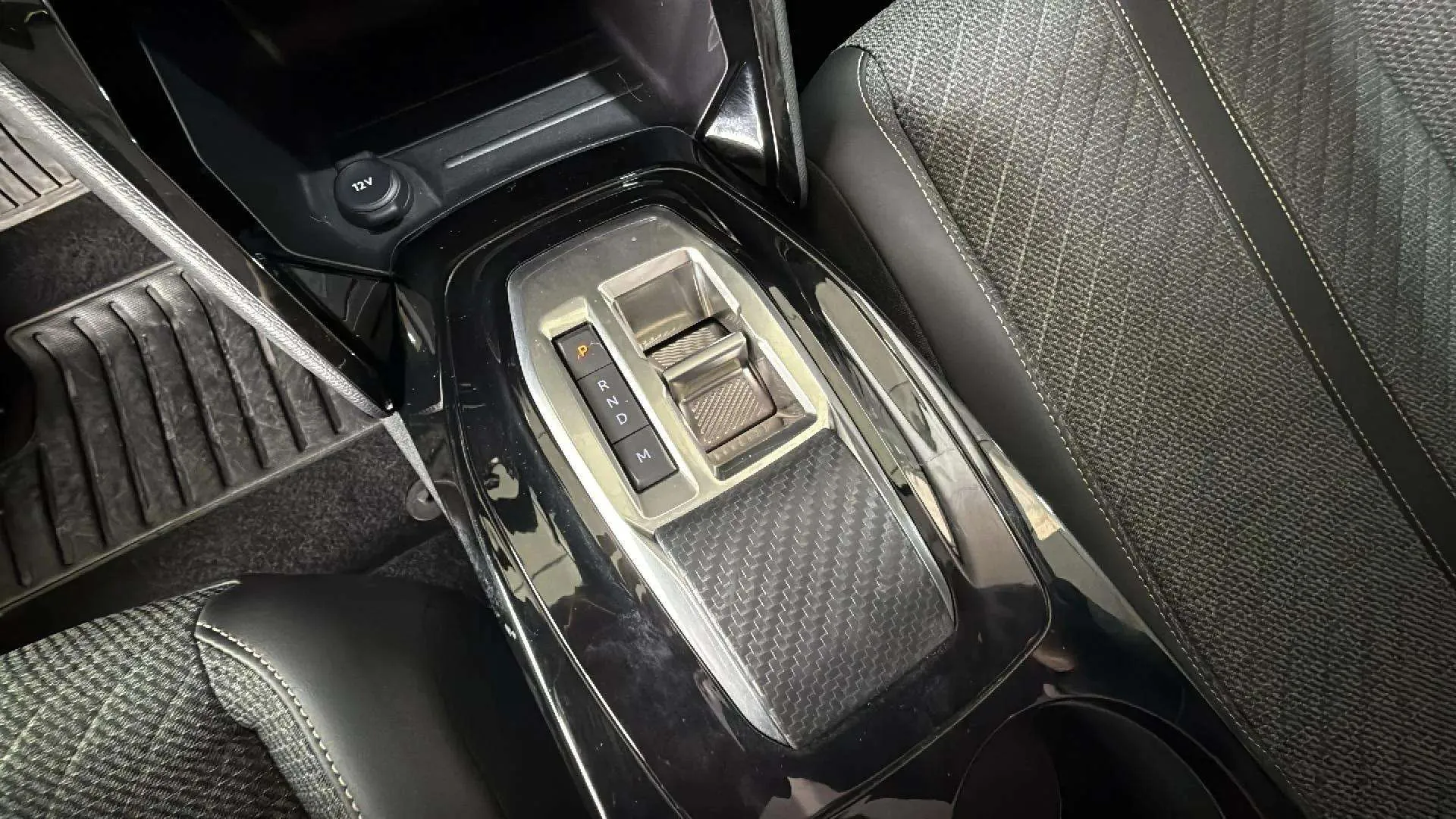 Peugeot 208 Allure Hybrid 100 eDCS6 - foto 18
