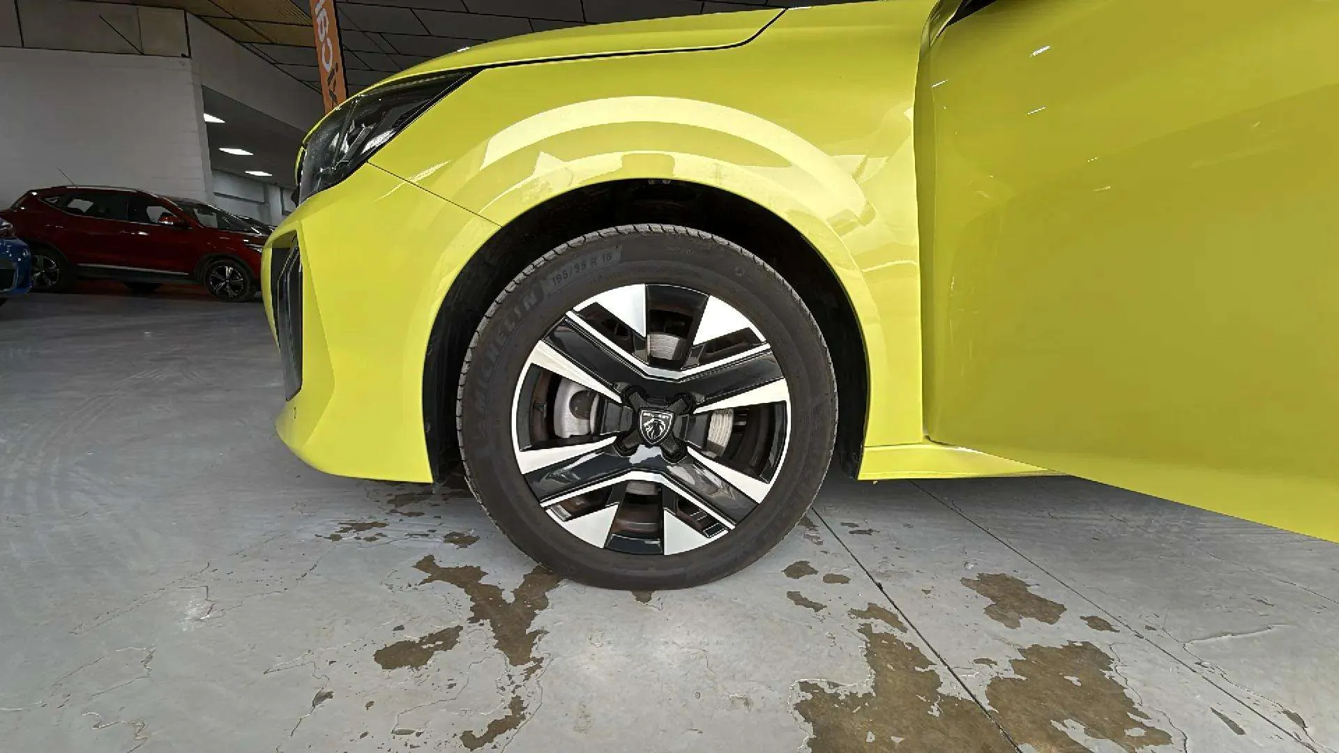 Peugeot 208 Allure Hybrid 100 eDCS6 - foto 19