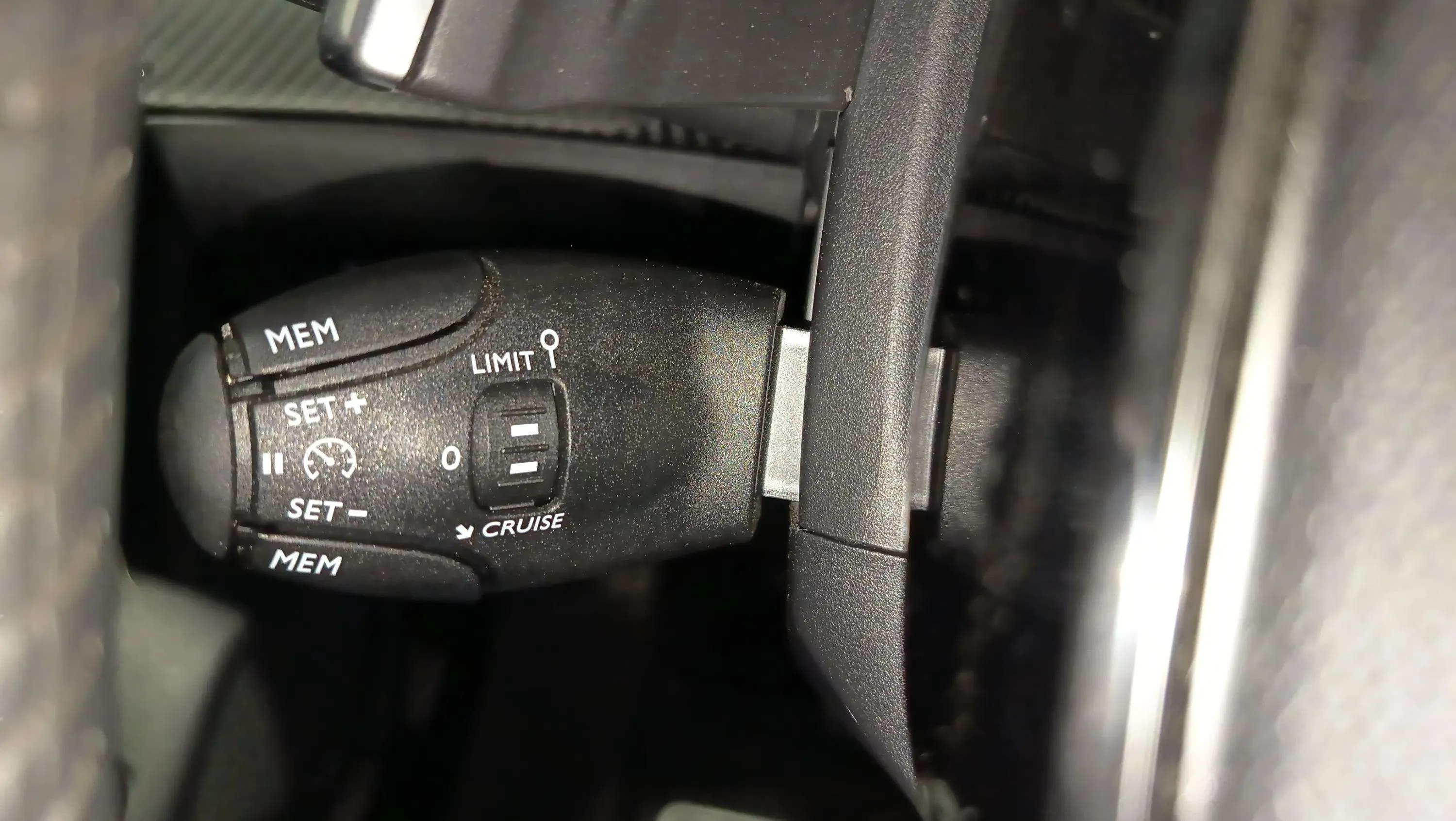 Peugeot 208 Allure Hybrid 110 eDCS6 - foto 15