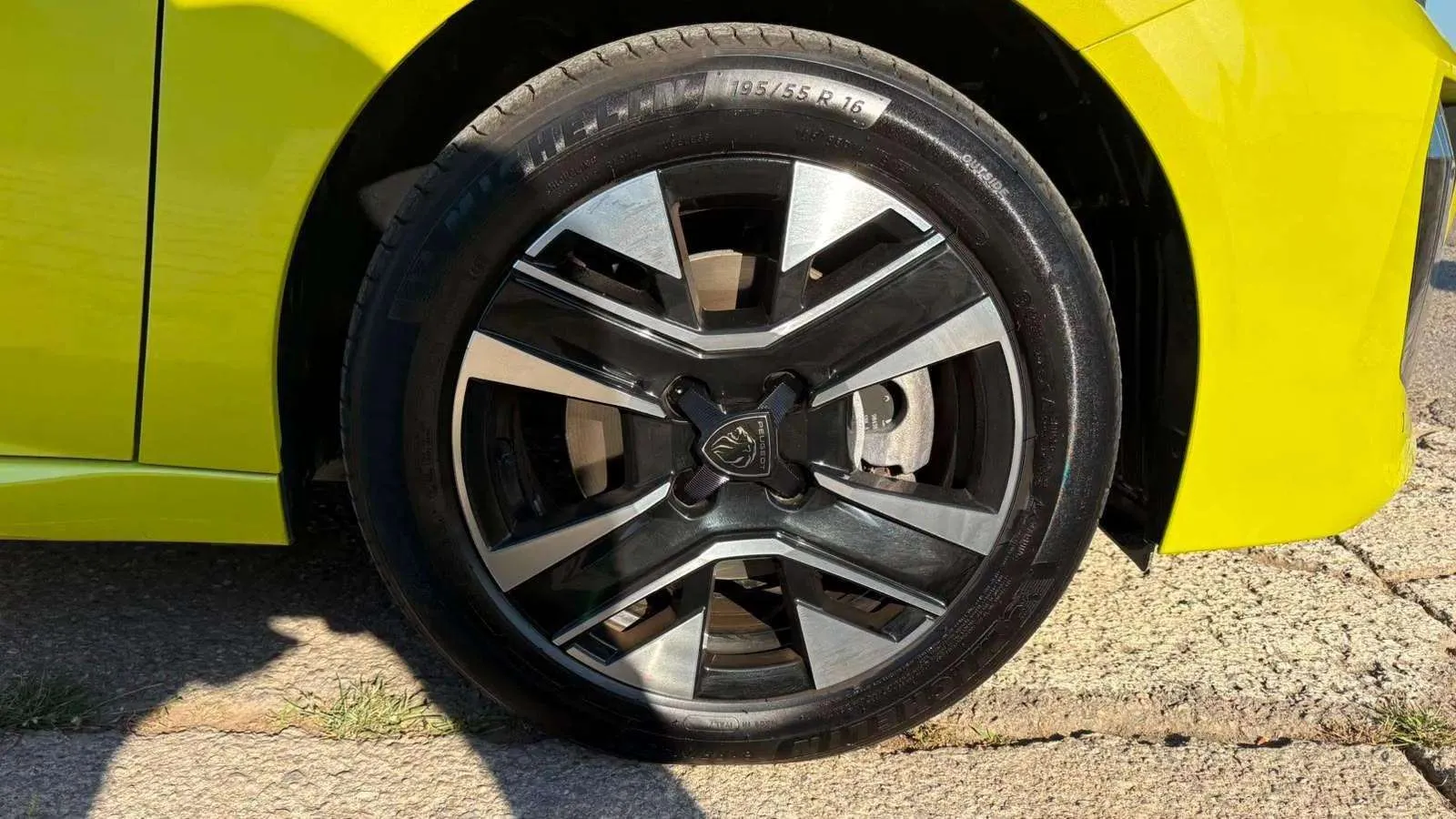 Peugeot 208 Allure Hybrid 100 eDCS6 - foto 20