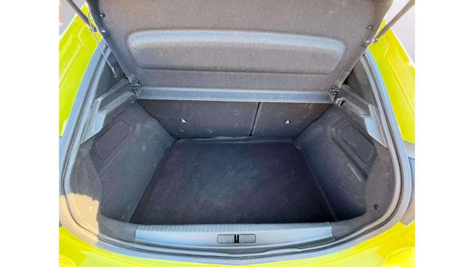 Peugeot 208 Allure Hybrid 100 eDCS6 - foto 19