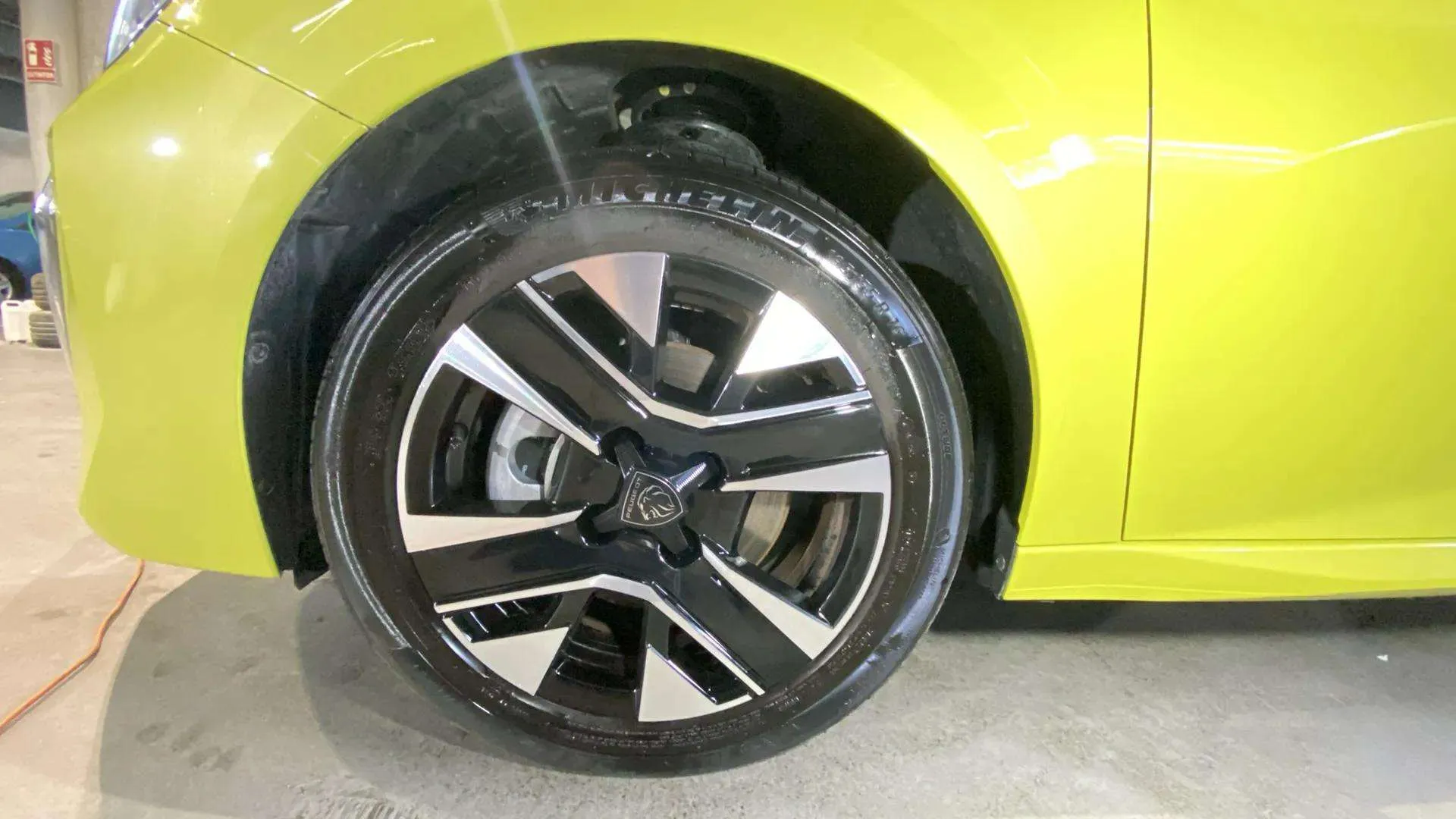 Peugeot 208 Allure Hybrid 110 eDCS6 - foto 18