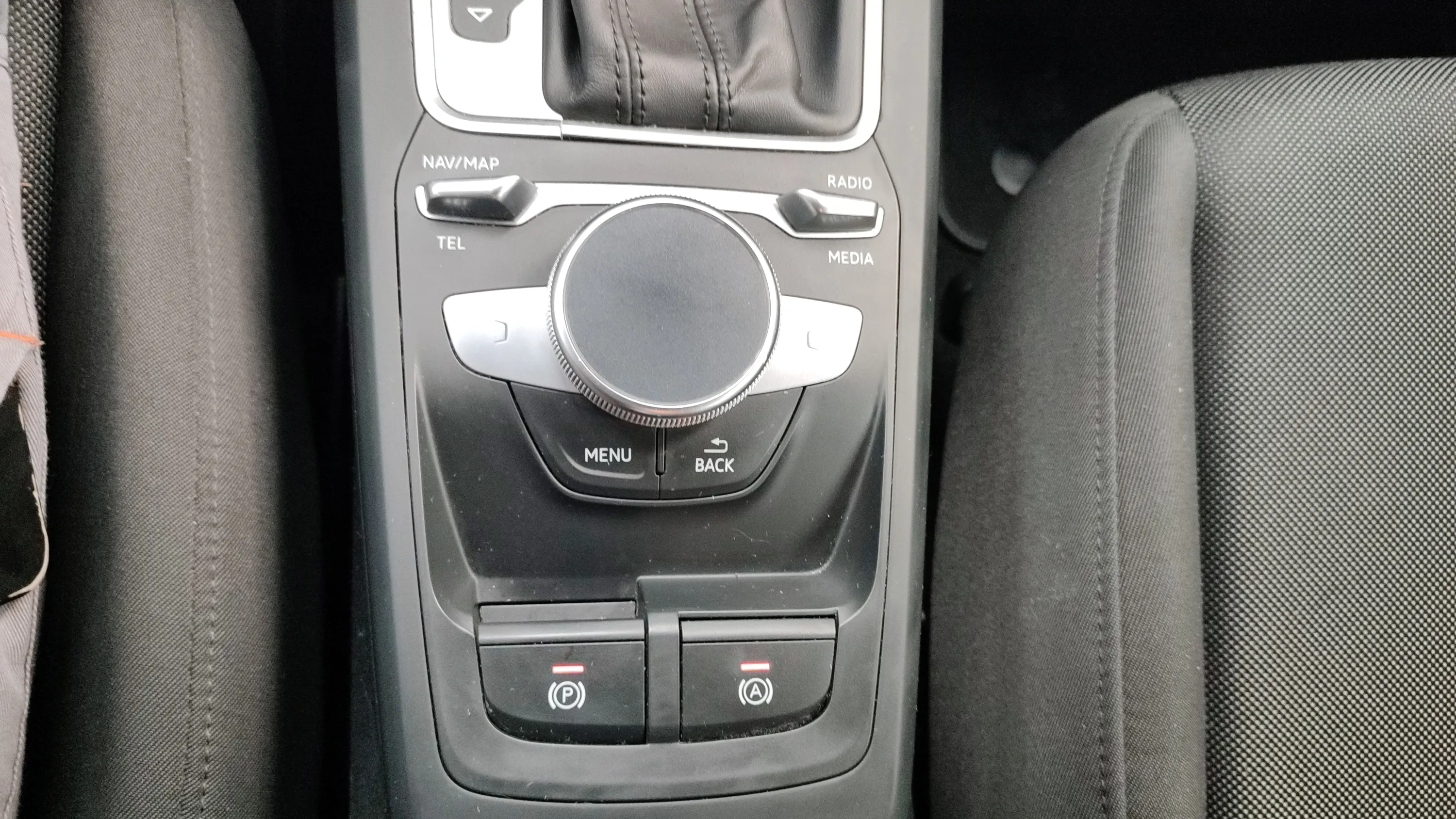 Audi Q2 Adrenalin 35 TFSI S tronic - foto 17