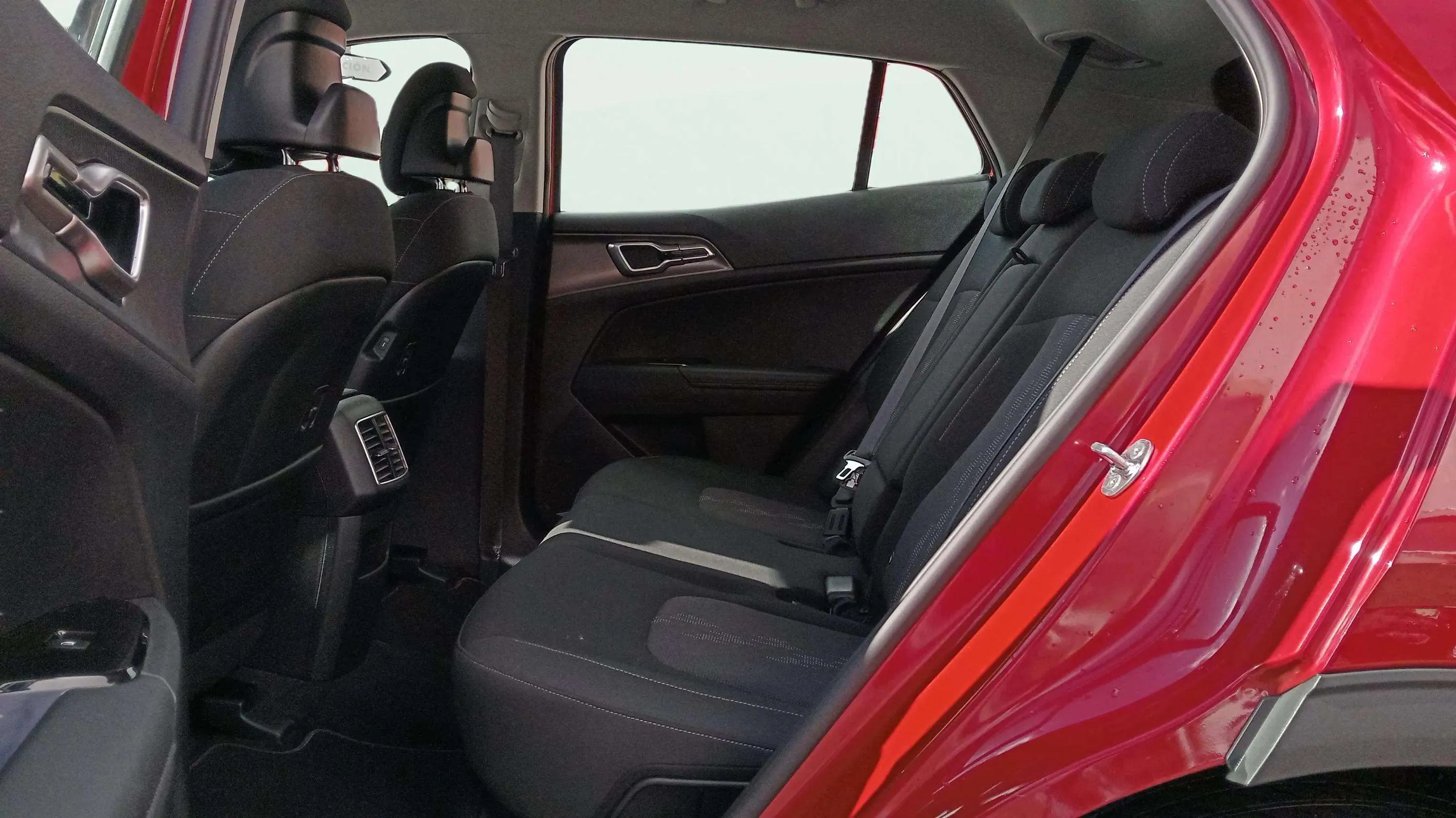 Kia Sportage 1.6 T-GDi PHEV Drive 4x4 - foto 31