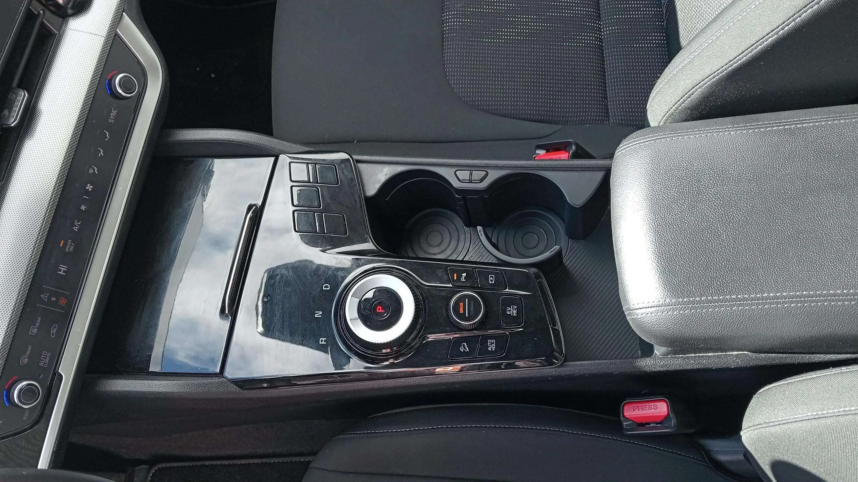 Kia Sportage 1.6 T-GDi PHEV Drive 4x4 - foto 26