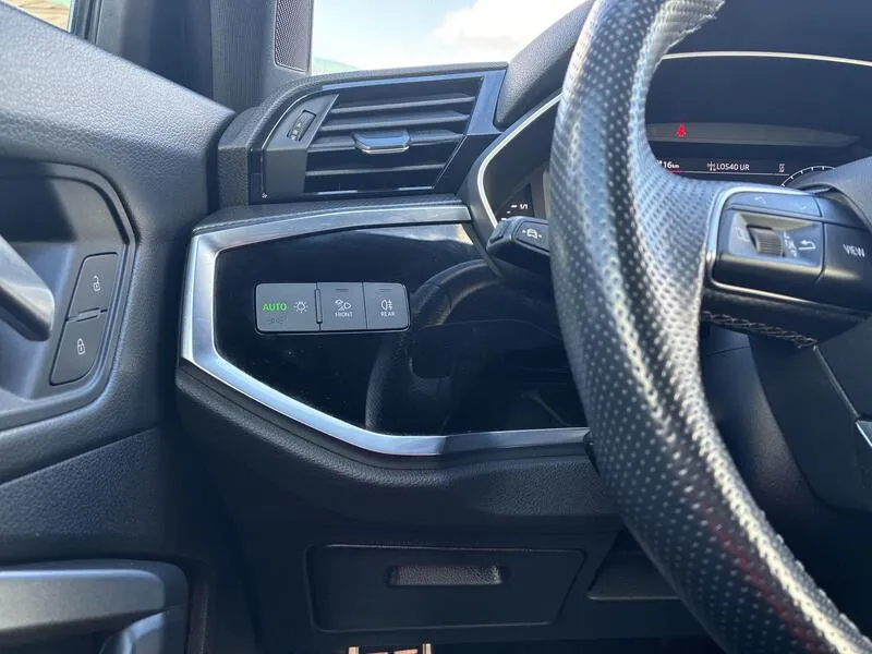 Audi Q3 45 TFSI e 1.4 S tronic Black Line - foto 46