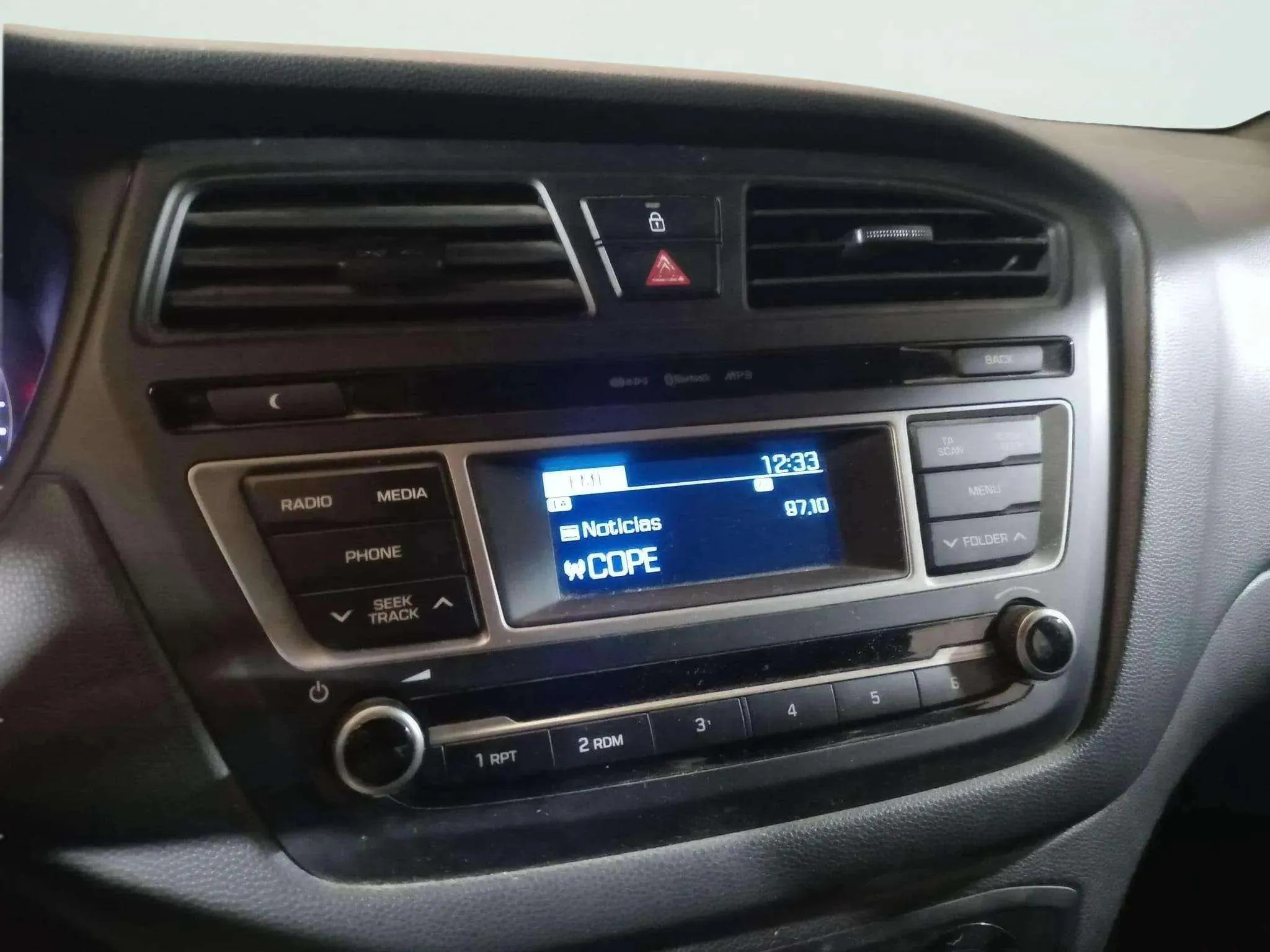 Hyundai i20 1.2 MPI Essence - foto 6