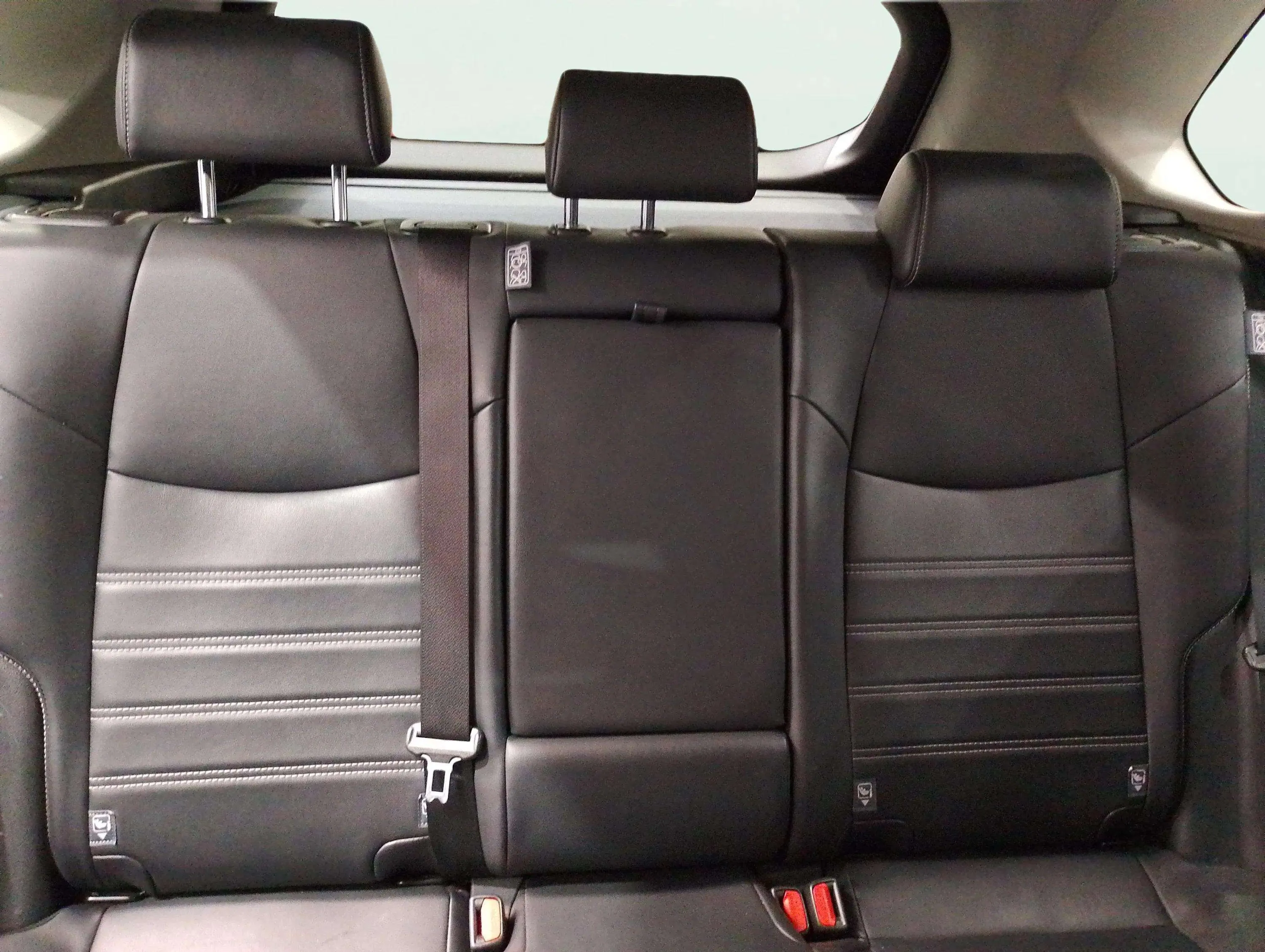 Toyota RAV4 2.5l 220H Advance Plus - foto 28