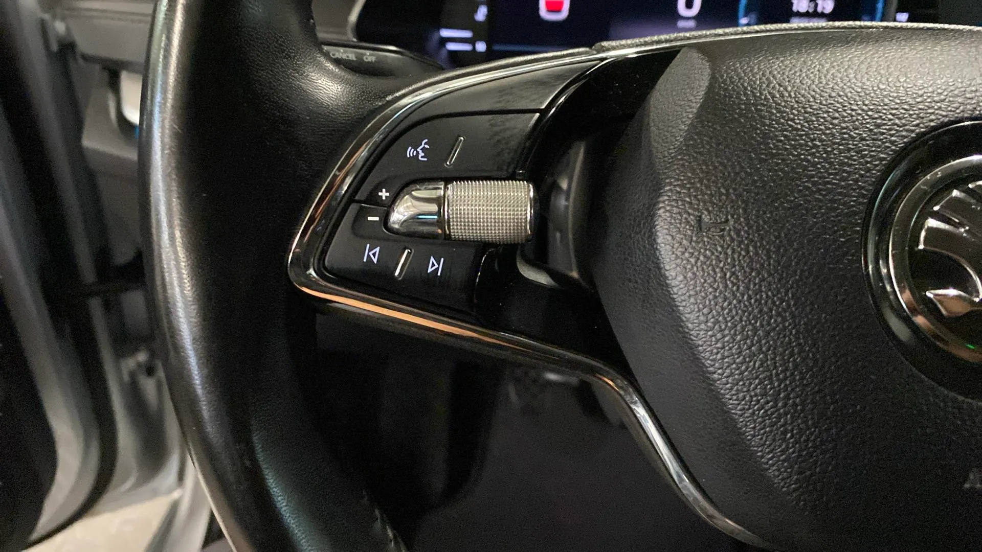 Škoda Octavia 2.0 TDI Ambition - foto 23