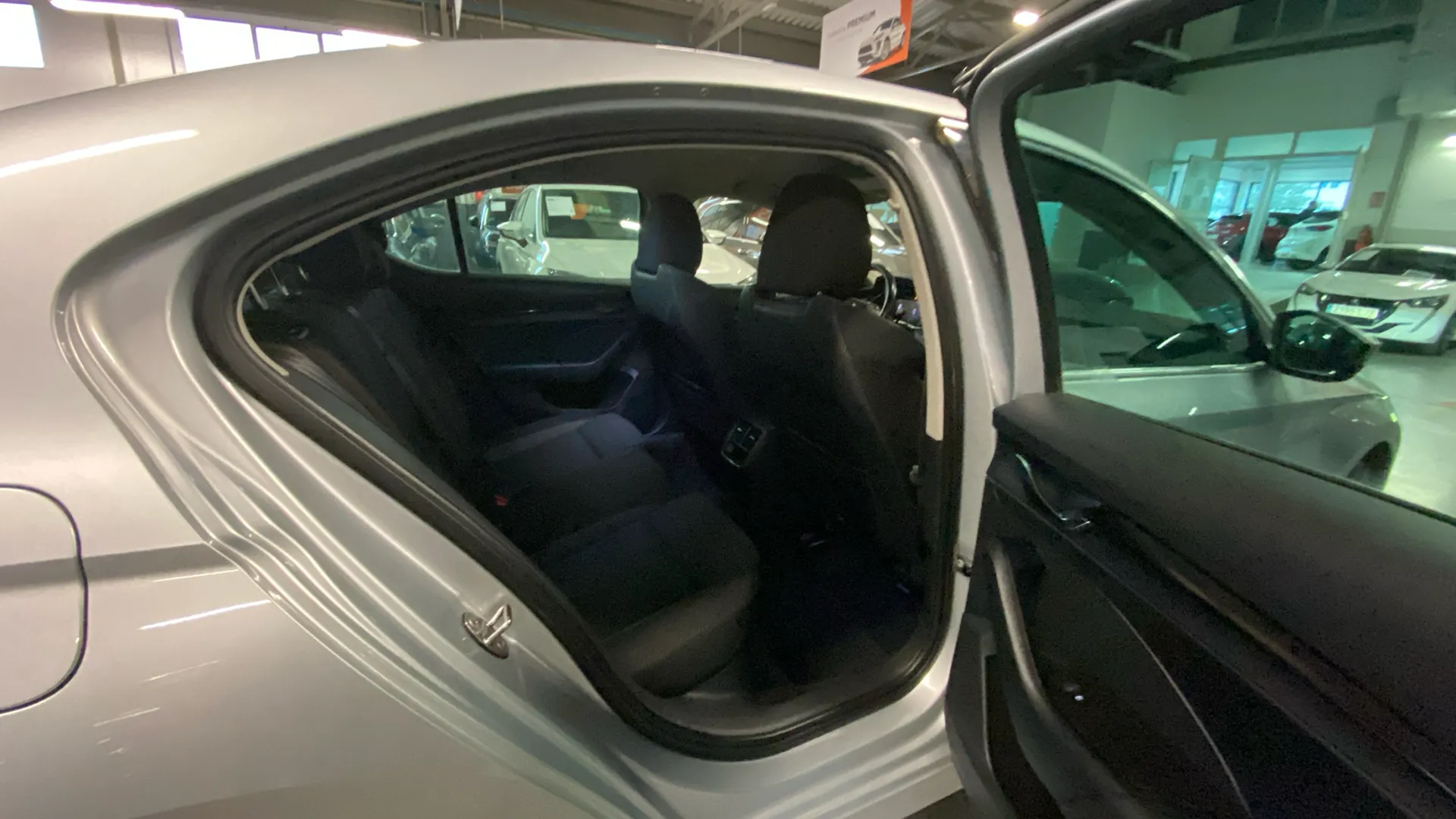Škoda Octavia 2.0 TDI Ambition - foto 18