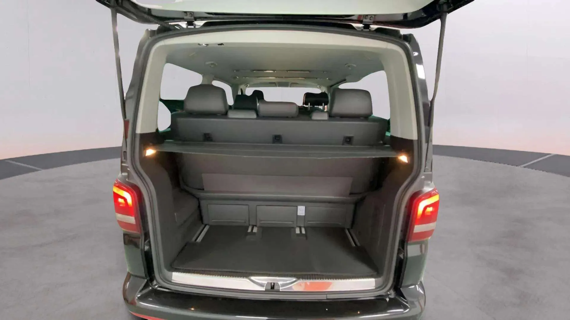 Volkswagen Multivan 2.0 TDI 180 DSG 4m Highline Edition BMT - foto 20