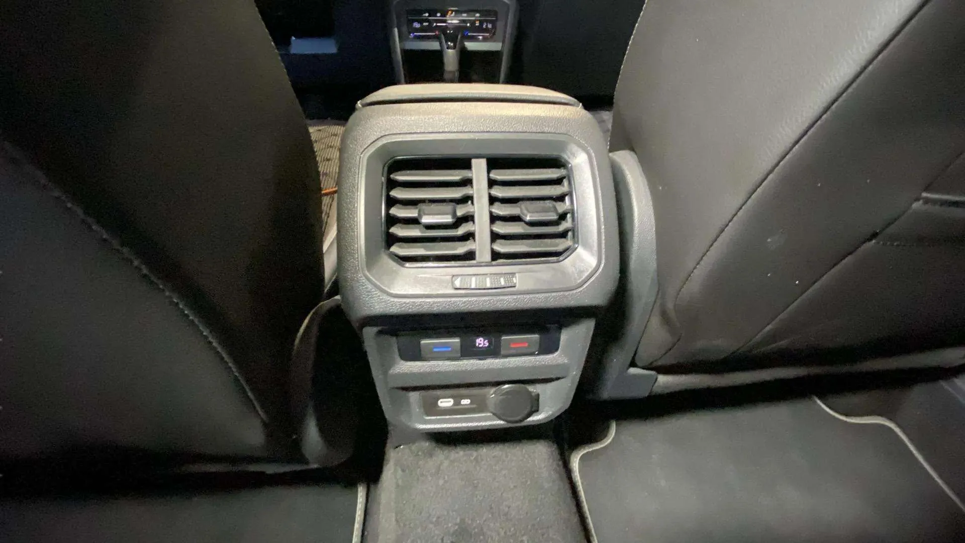 Volkswagen Tiguan R-Line 2.0 TDI DSG - foto 25