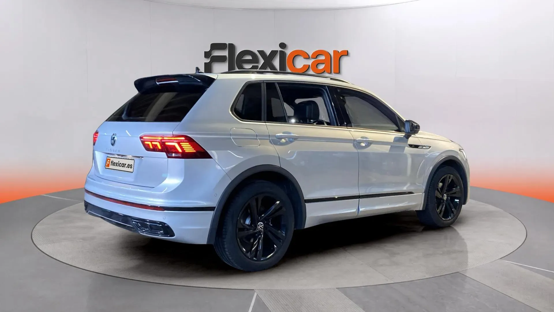 Volkswagen Tiguan R-Line 2.0 TDI DSG - foto 7