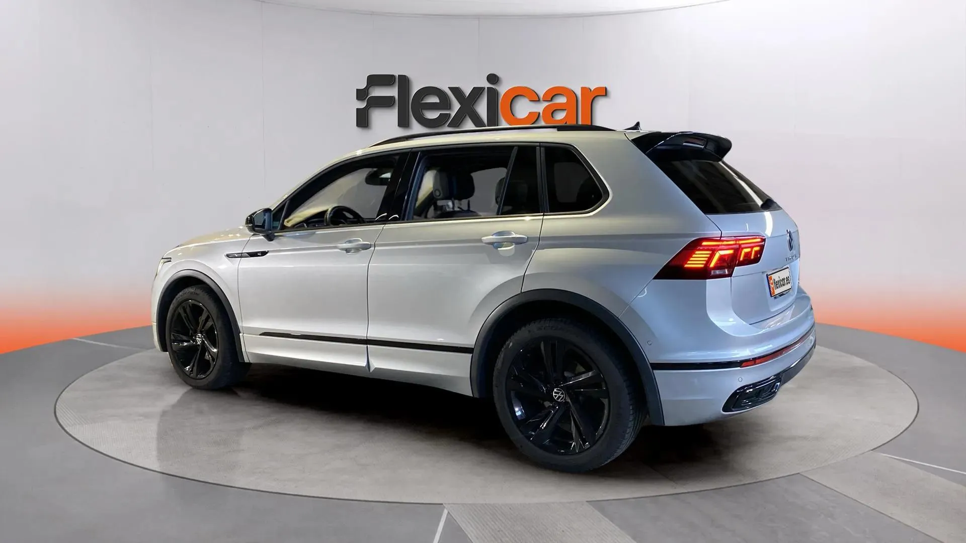 Volkswagen Tiguan R-Line 2.0 TDI DSG - foto 3