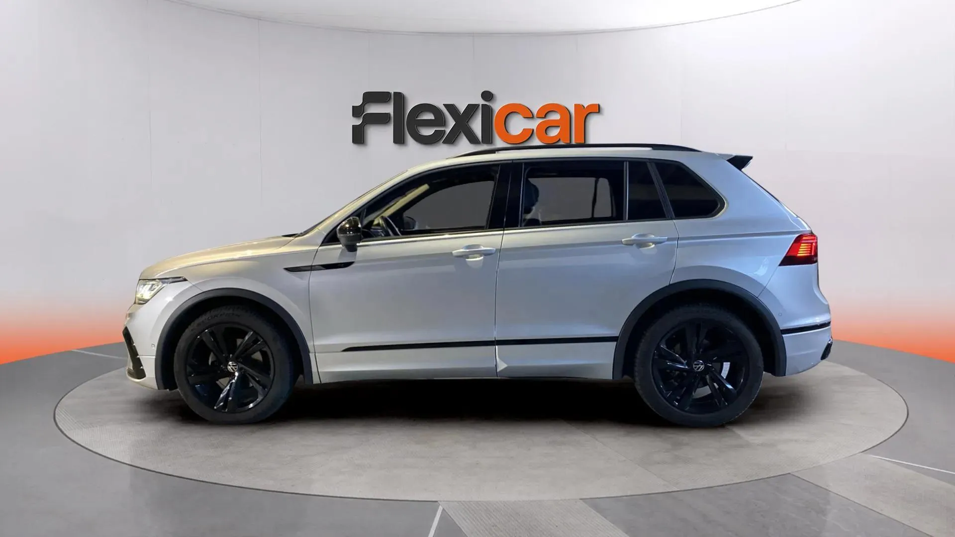 Volkswagen Tiguan R-Line 2.0 TDI DSG - foto 2