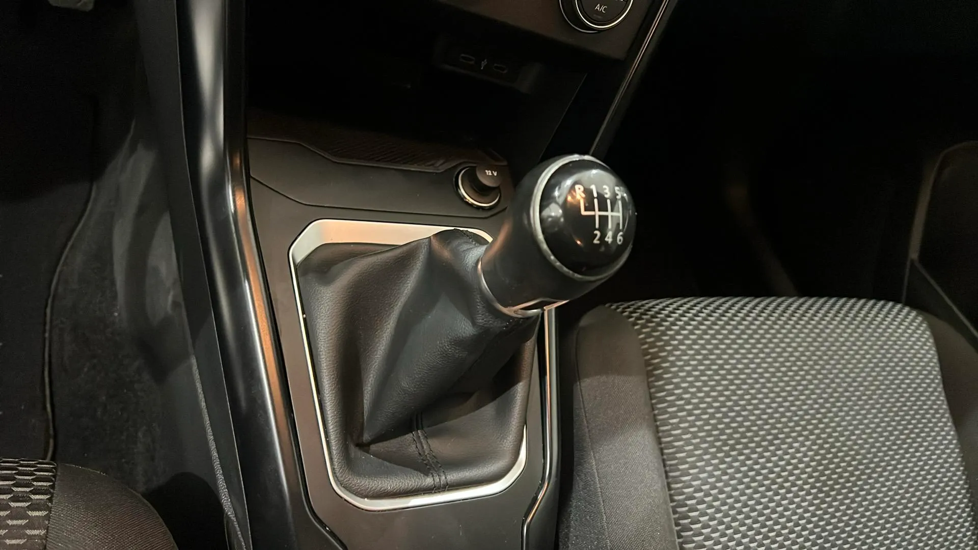 Volkswagen T-Roc Edition 2.0 TDI - foto 14
