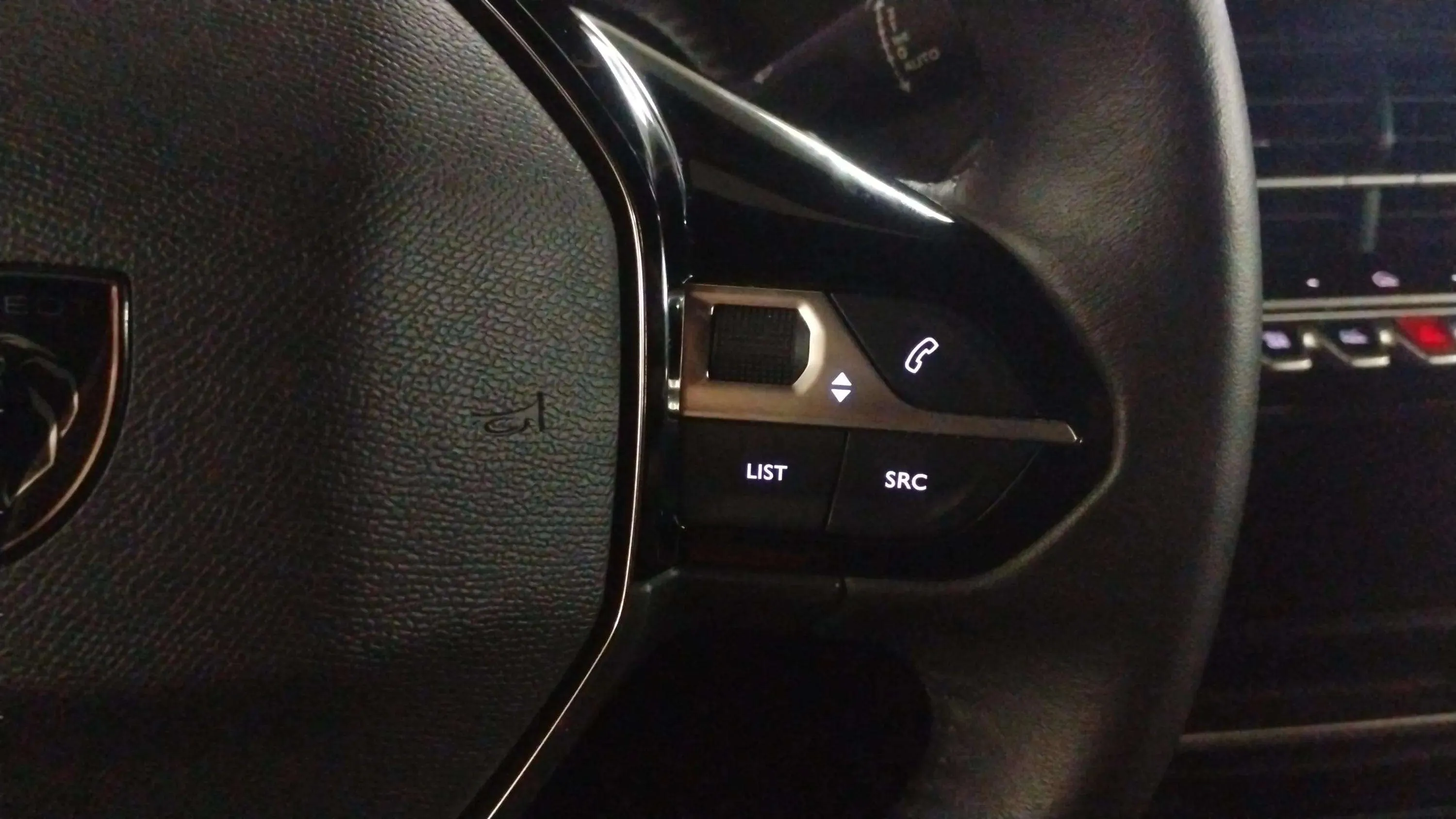 Peugeot 2008 Allure PureTech 100 - foto 20