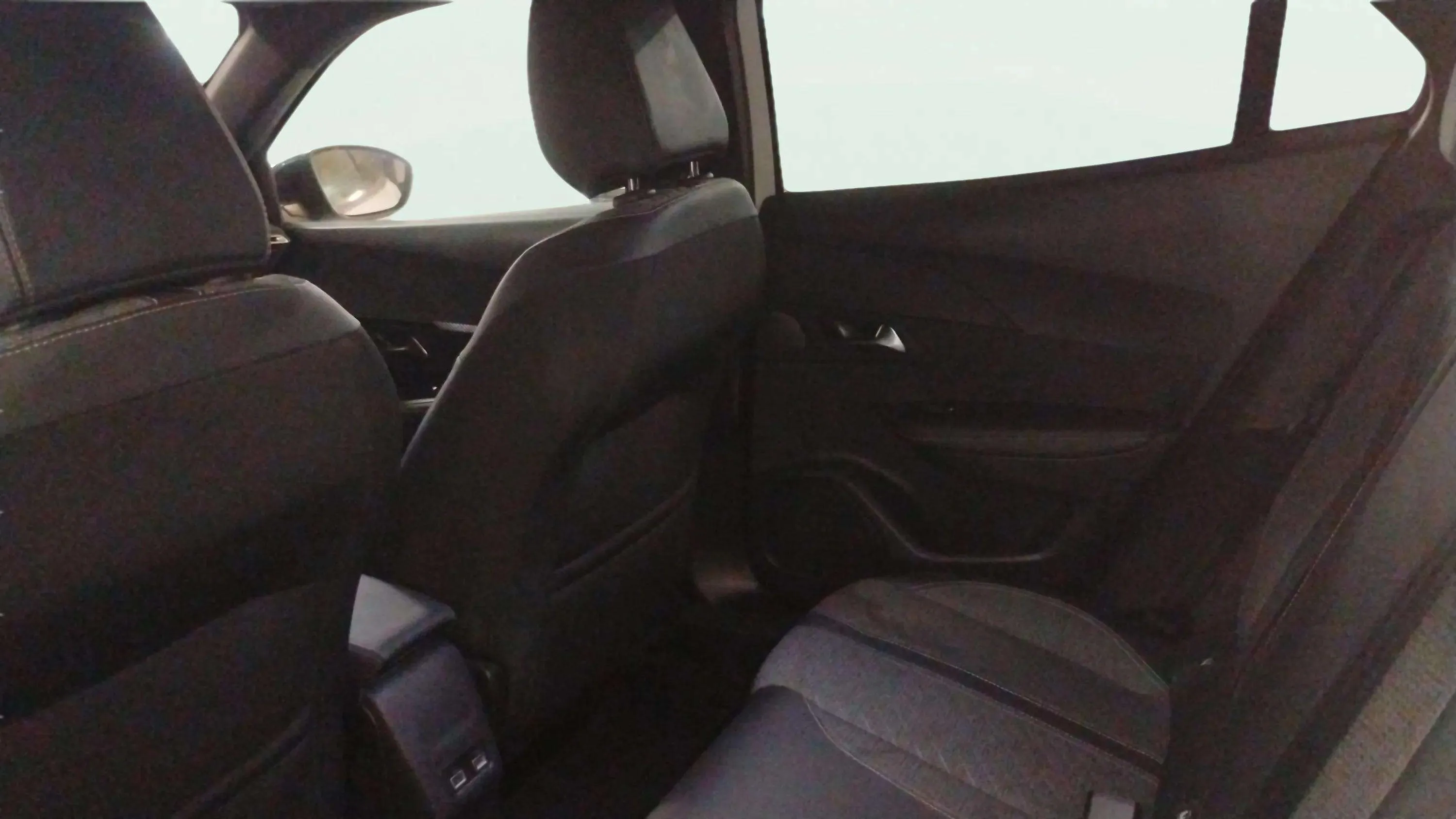 Peugeot 2008 Allure PureTech 100 - foto 12