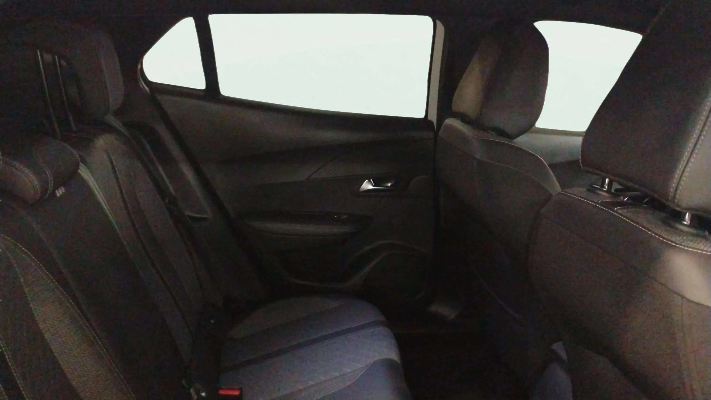 Peugeot 2008 Allure PureTech 100 - foto 16