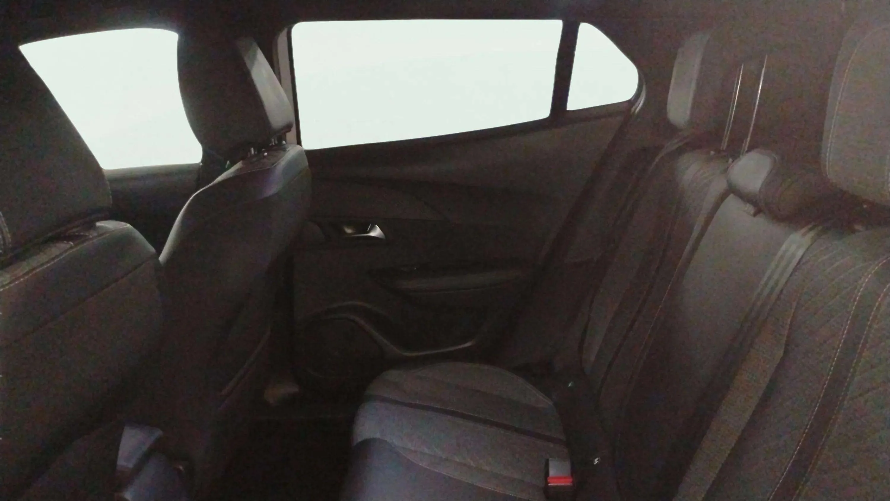 Peugeot 2008 Allure PureTech 100 - foto 13