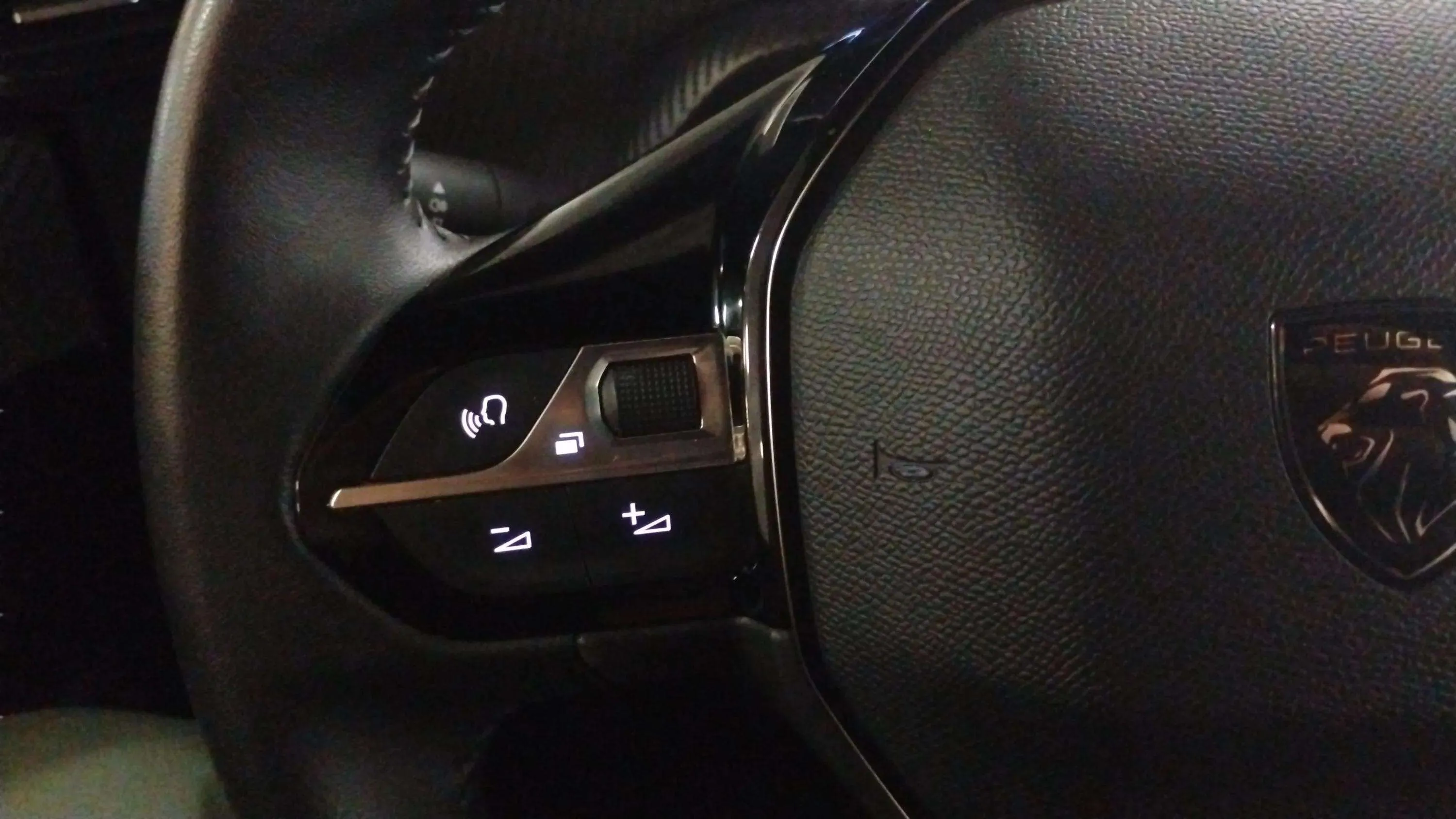Peugeot 2008 Allure PureTech 100 - foto 19