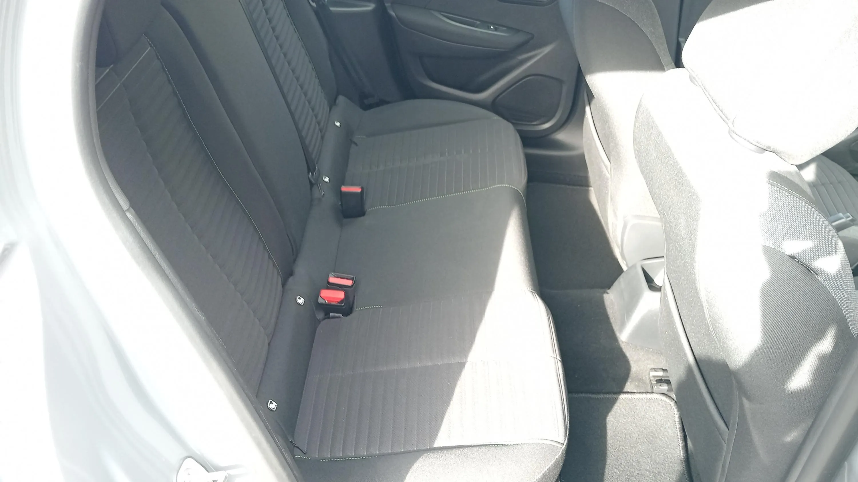 Peugeot 208 Allure PureTech 100 - foto 17