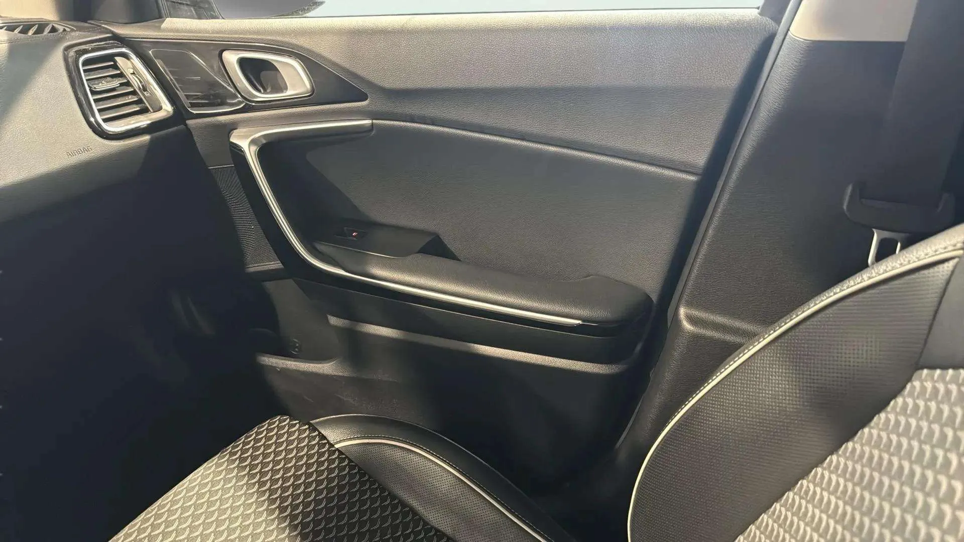 Kia Ceed 1.5 MHEV Tech DCT - foto 11