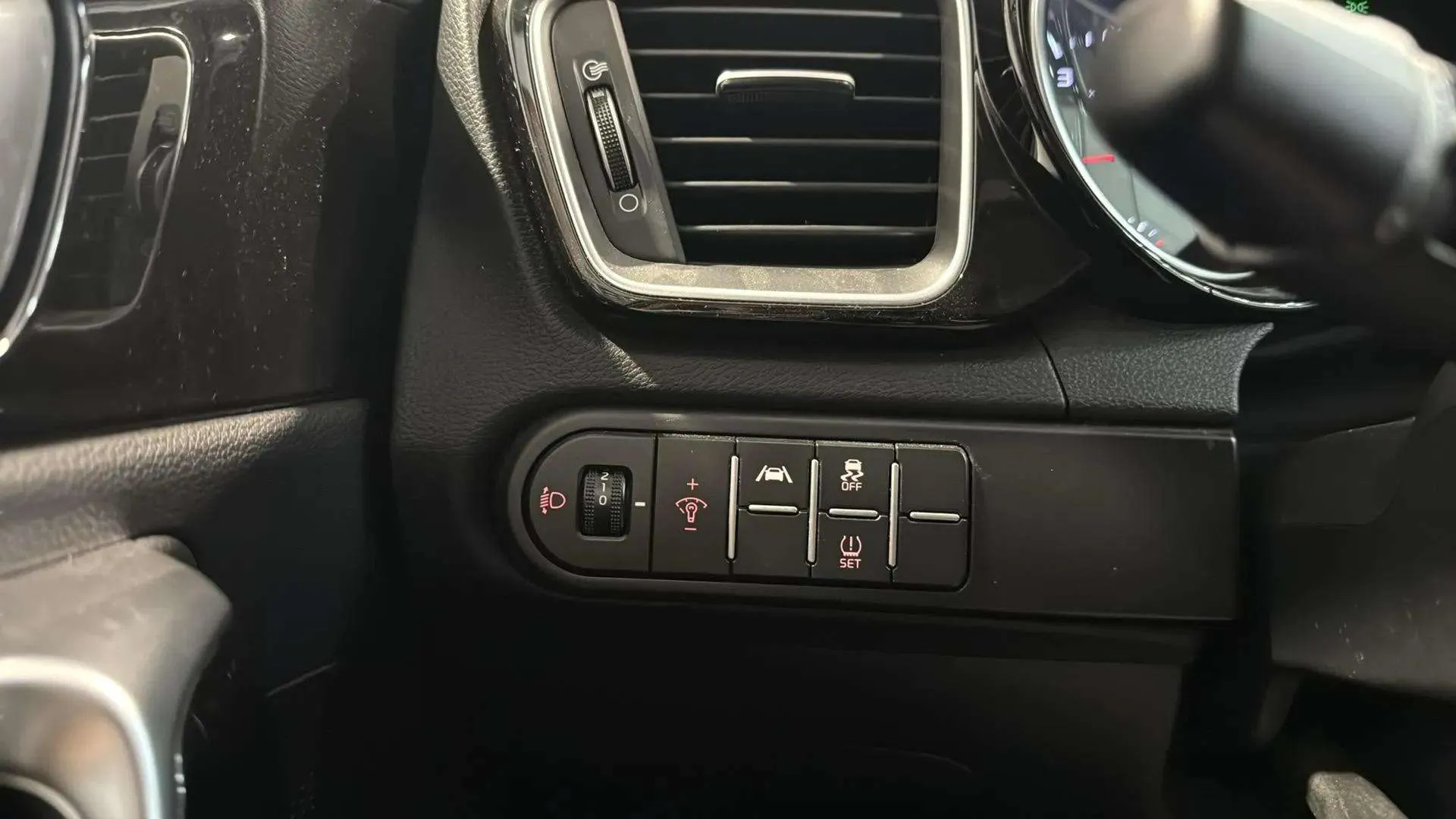 Kia Ceed 1.5 MHEV Tech DCT - foto 23