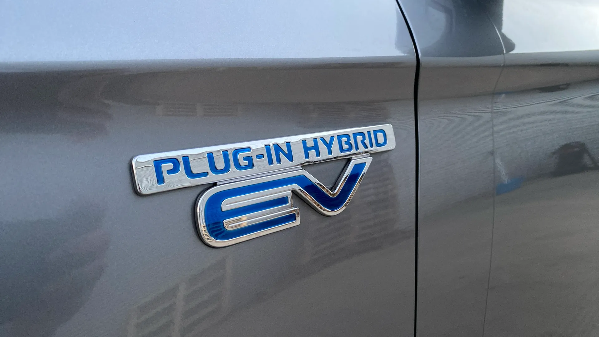Mitsubishi Outlander 2.0 PHEV Kaiteki 4WD - foto 28