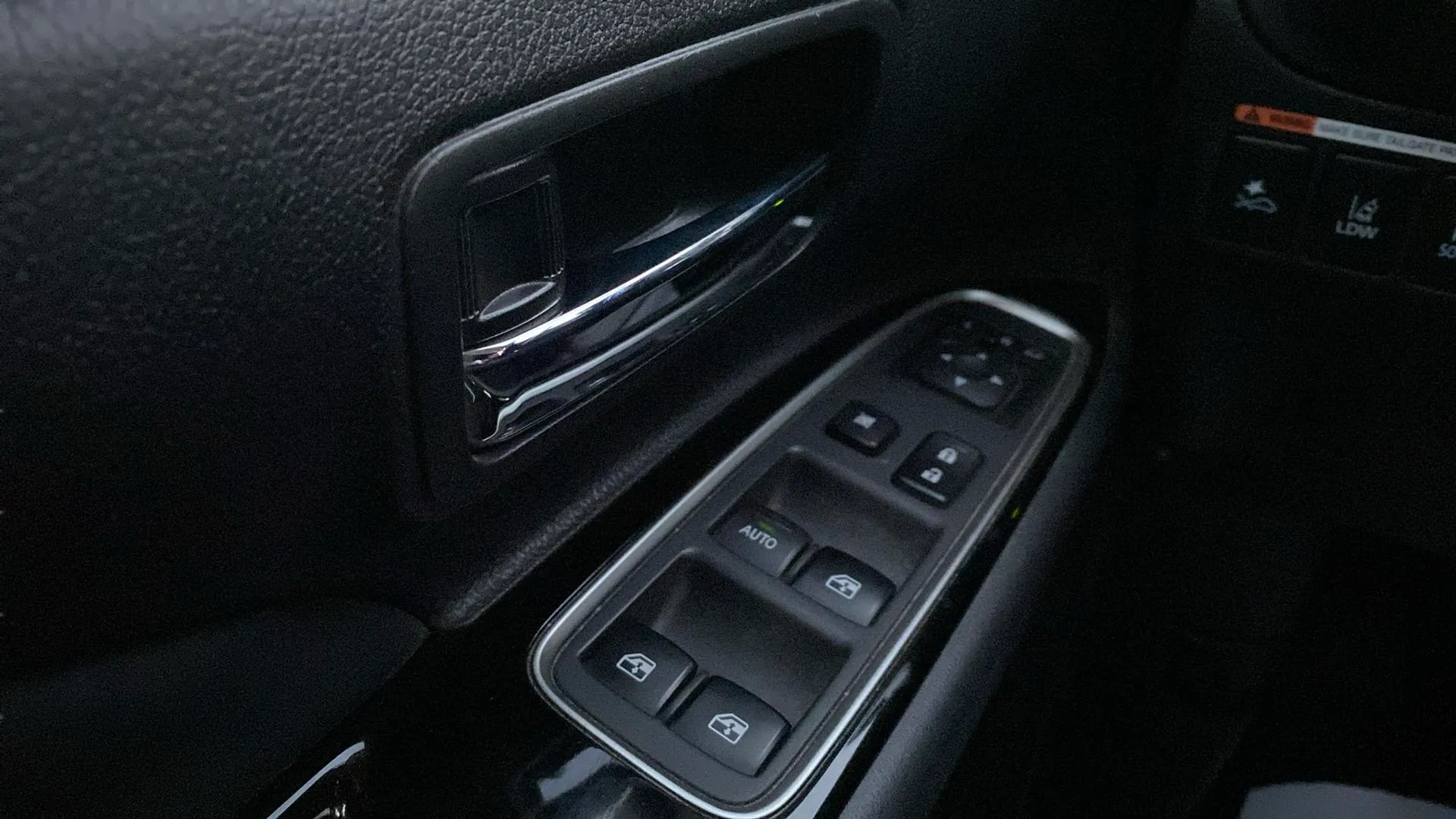 Mitsubishi Outlander 2.0 PHEV Kaiteki 4WD - foto 26