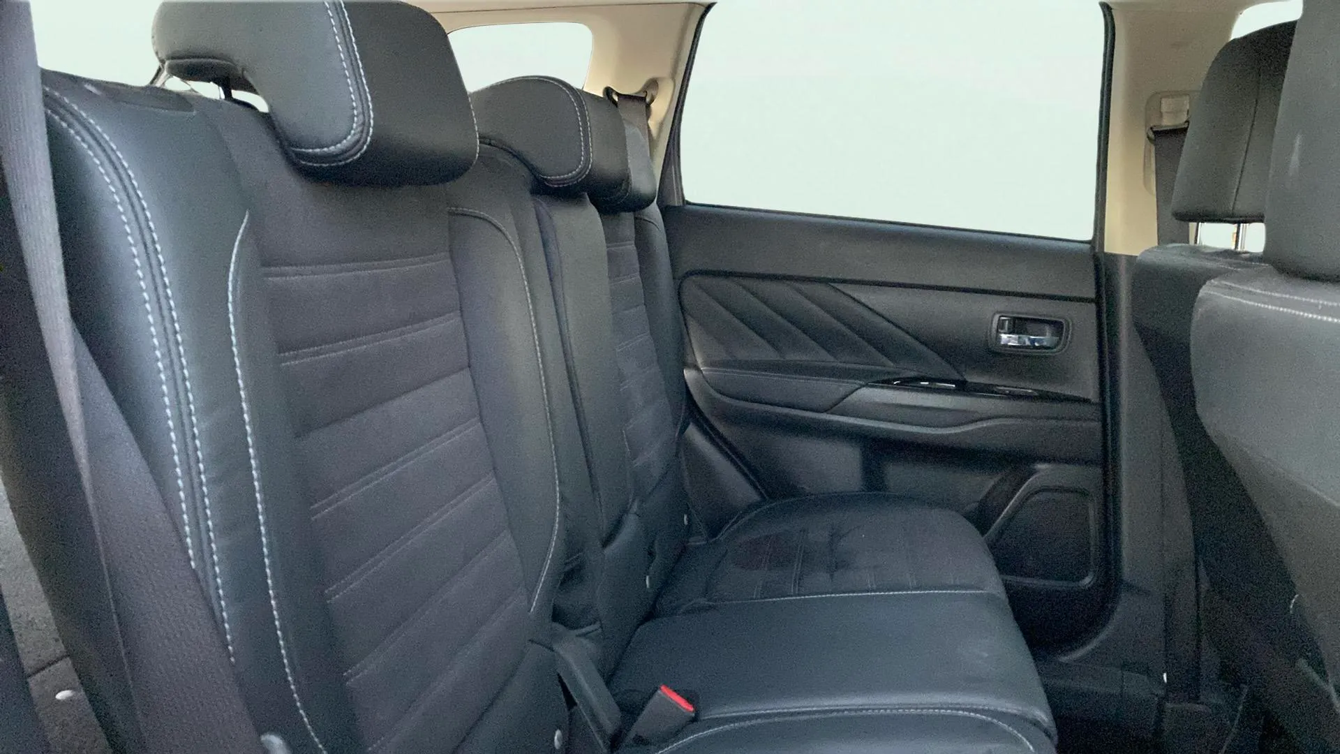Mitsubishi Outlander 2.0 PHEV Kaiteki 4WD - foto 15