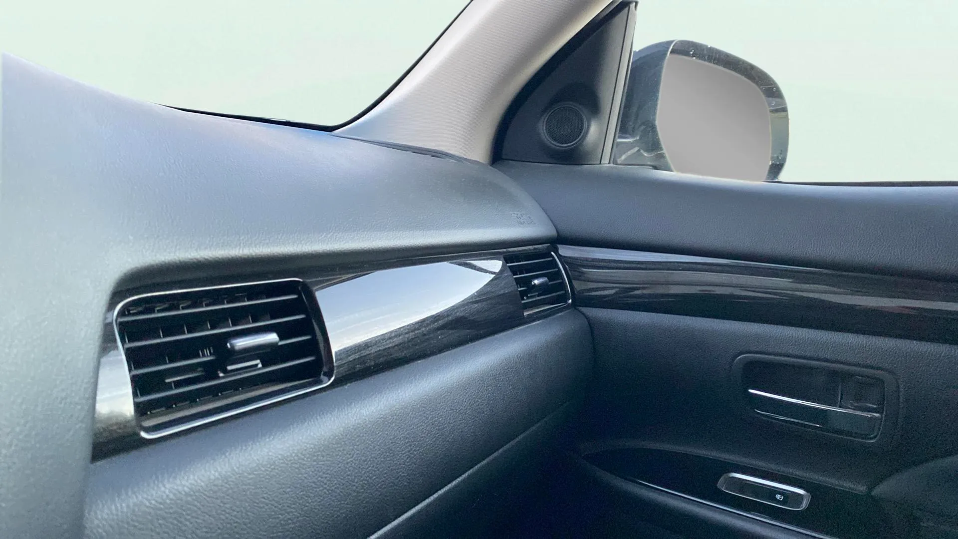 Mitsubishi Outlander 2.0 PHEV Kaiteki 4WD - foto 24