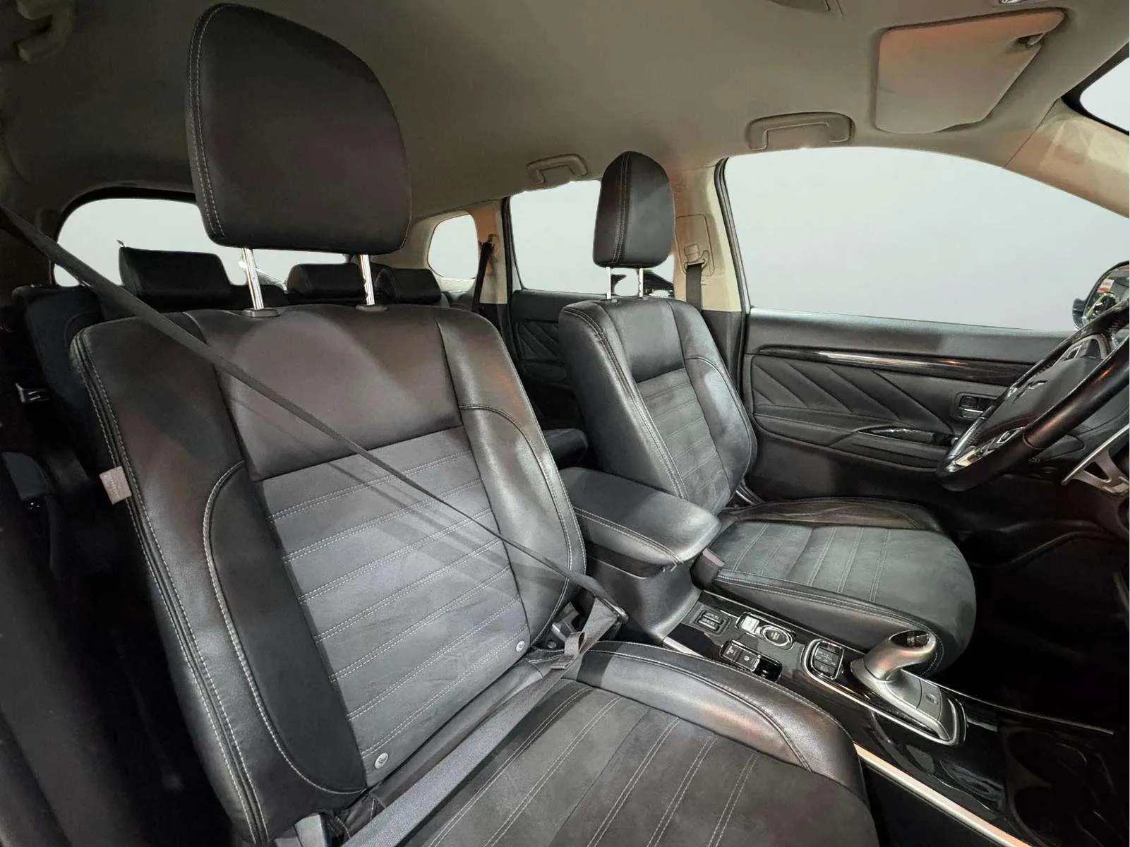Mitsubishi Outlander 2.0 PHEV Kaiteki 4WD - foto 13