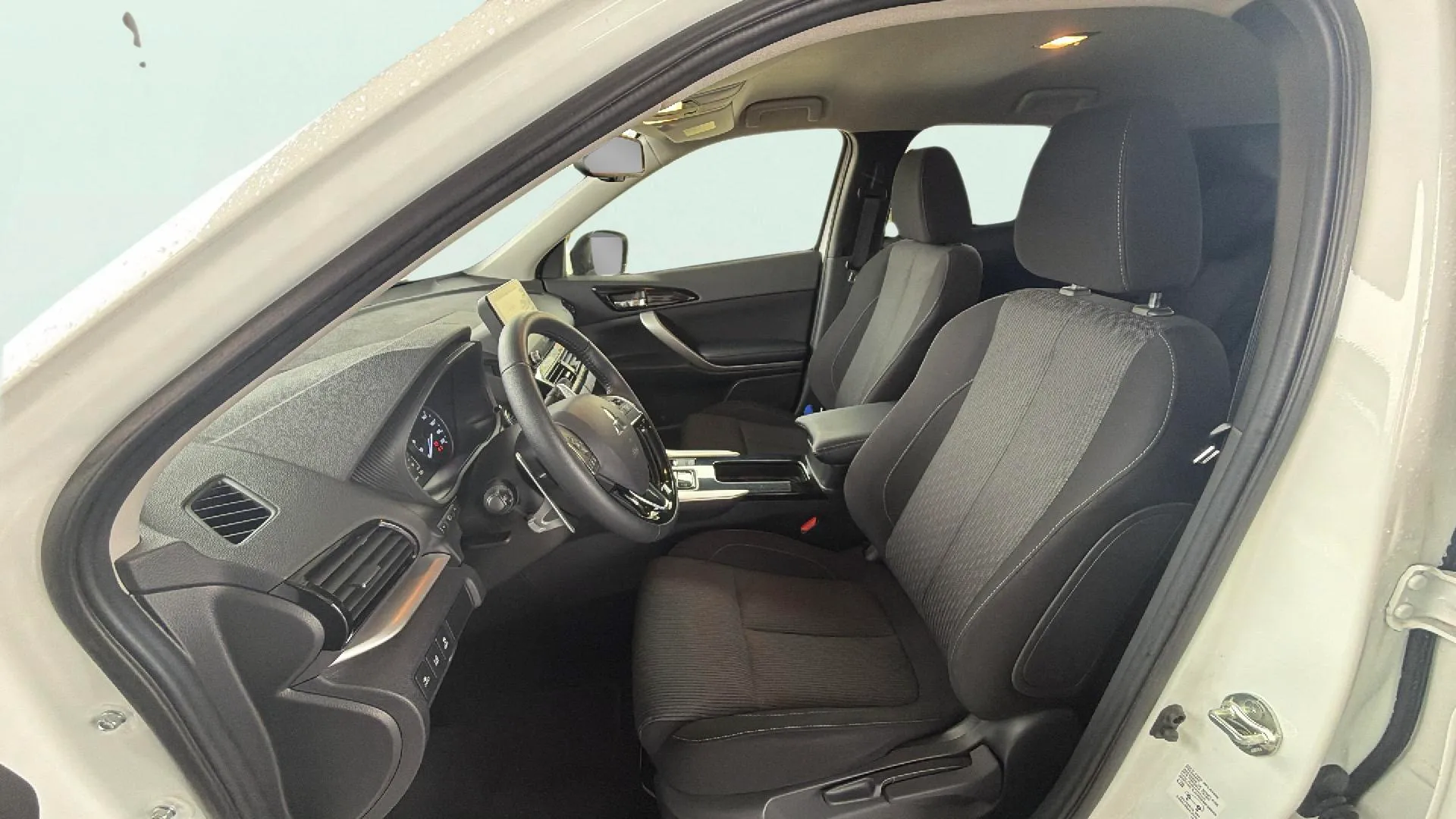 Mitsubishi Eclipse Cross 2.4 PHEV Motion 4WD - foto 23