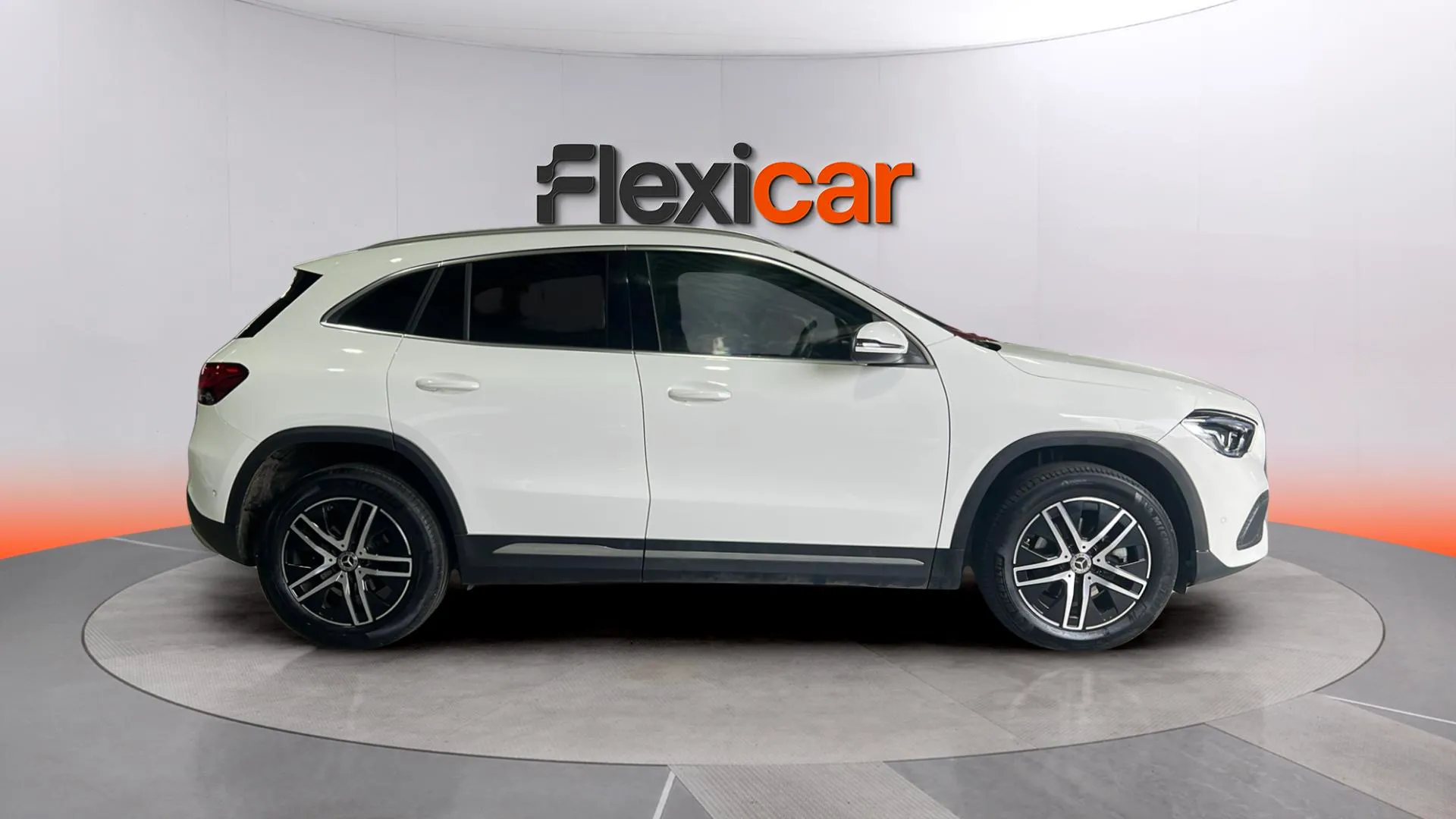 Mercedes-Benz GLA 200 D 4MATIC - foto 4