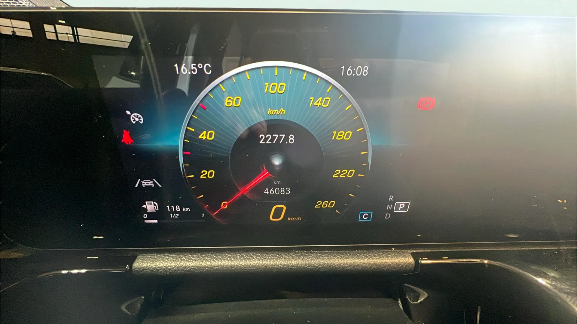 Mercedes-Benz GLA 200 D 4MATIC - foto 9