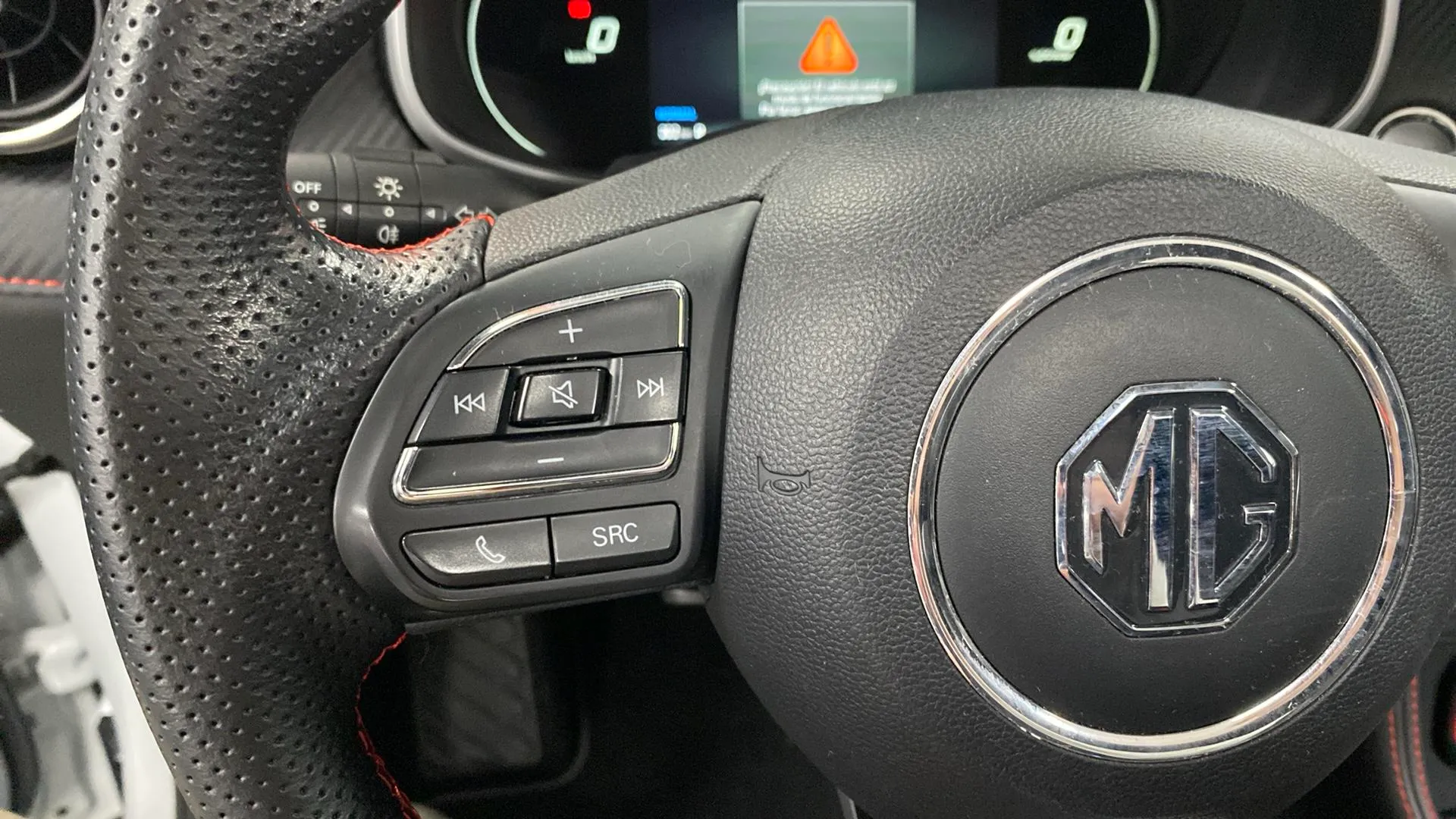 MG ZS Luxury Long Range OBC - foto 9