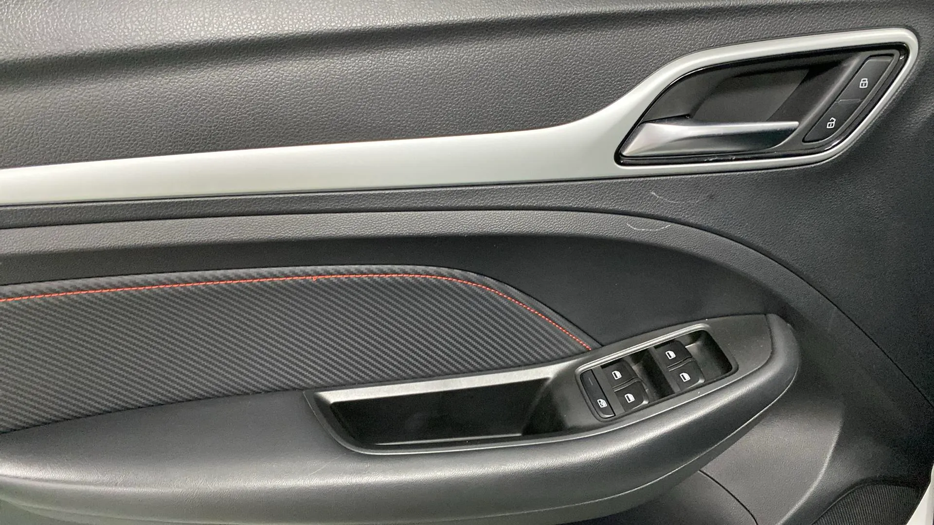 MG ZS Luxury Long Range OBC - foto 18