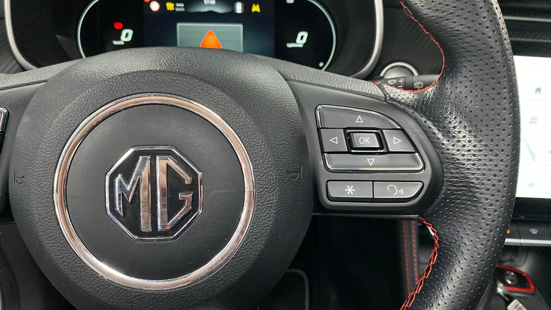 MG ZS Luxury Long Range OBC - foto 10