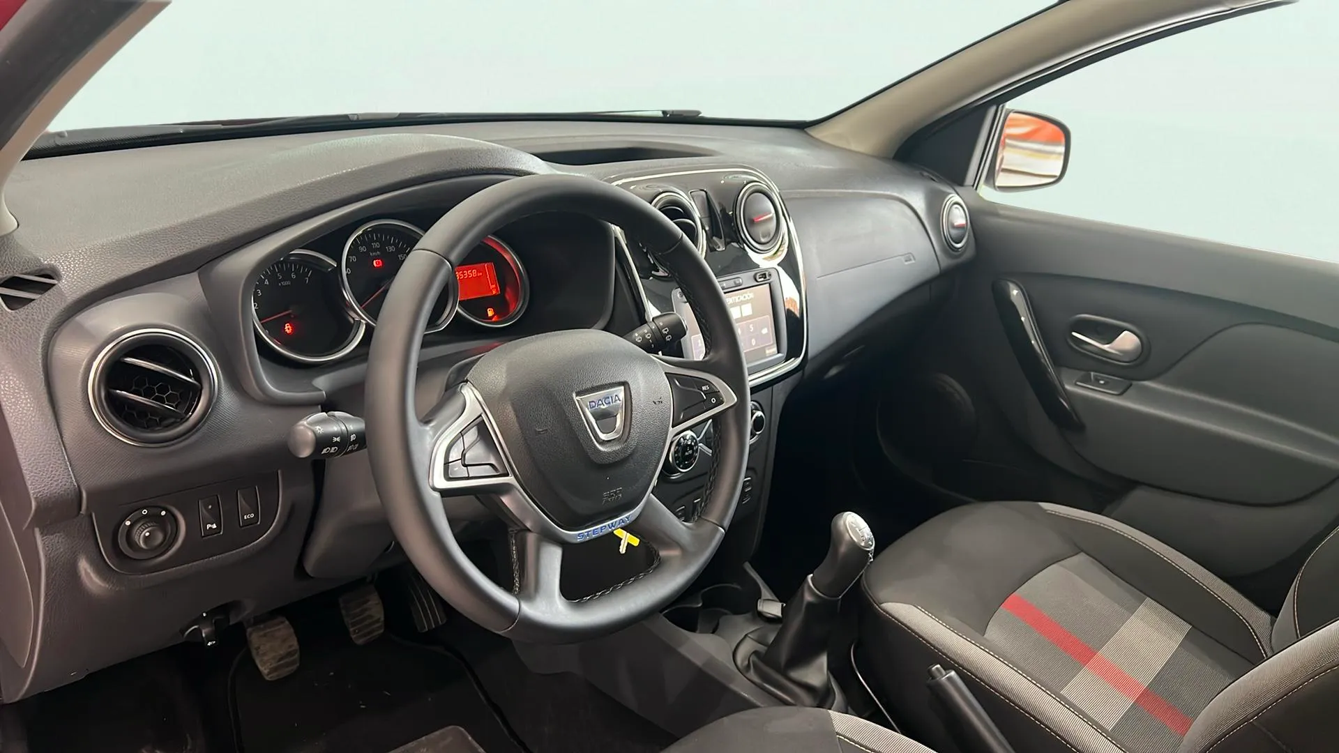 Dacia Sandero Stepway Comfort TCe - foto 9