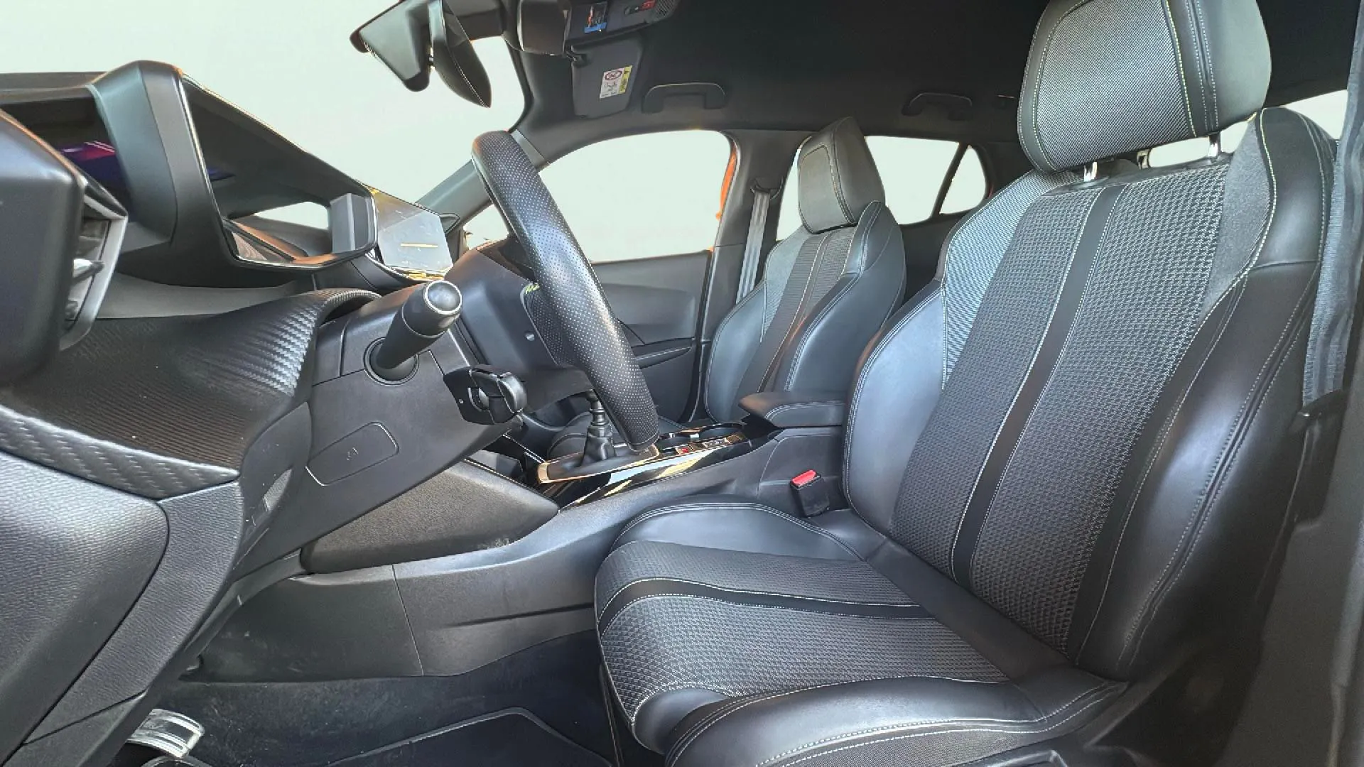 Peugeot 2008 GT Line PureTech 130 BVM6 - foto 18
