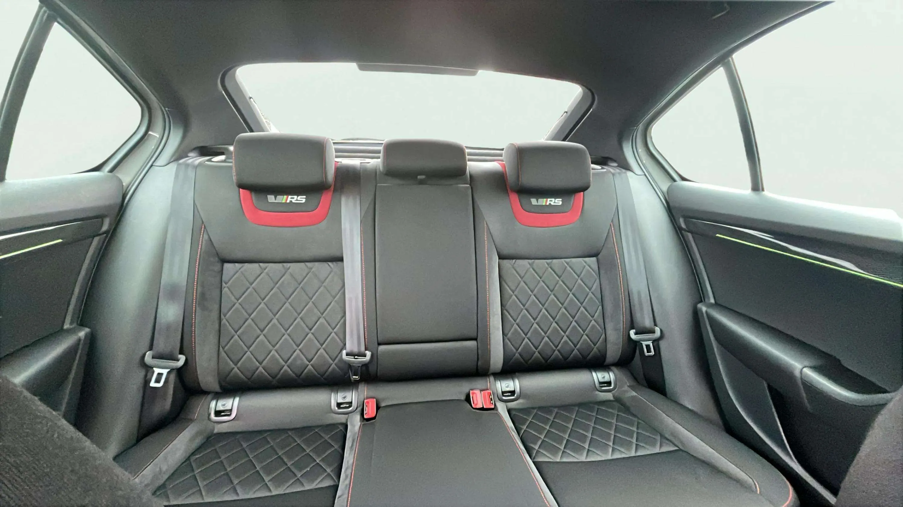 Škoda Octavia 2.0 TSI RS - foto 16