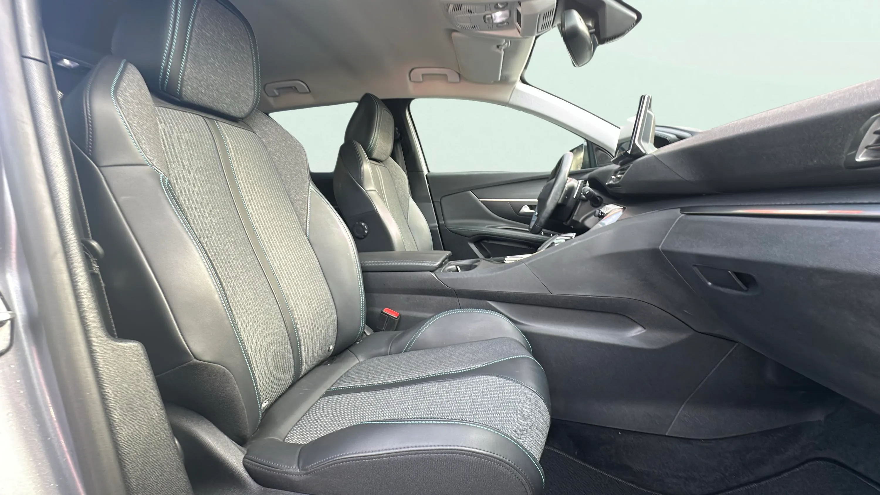 Peugeot 3008 1.5 BlueHDi Allure EAT8 - foto 20