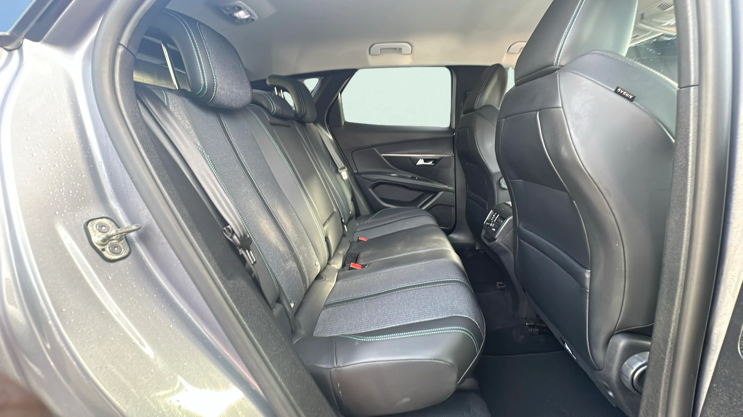 Peugeot 3008 1.5 BlueHDi Allure EAT8 - foto 21
