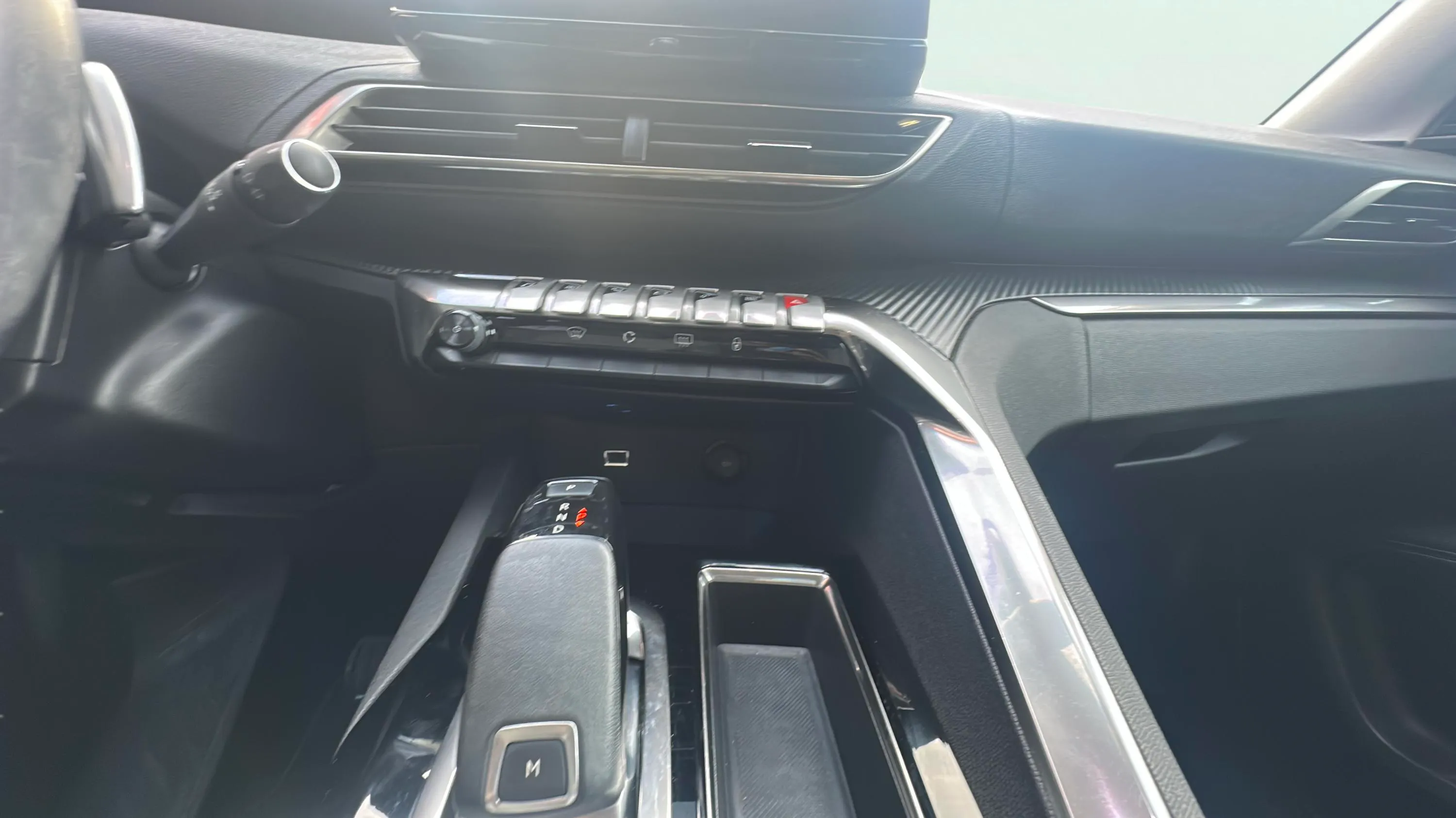 Peugeot 3008 1.5 BlueHDi Allure EAT8 - foto 18