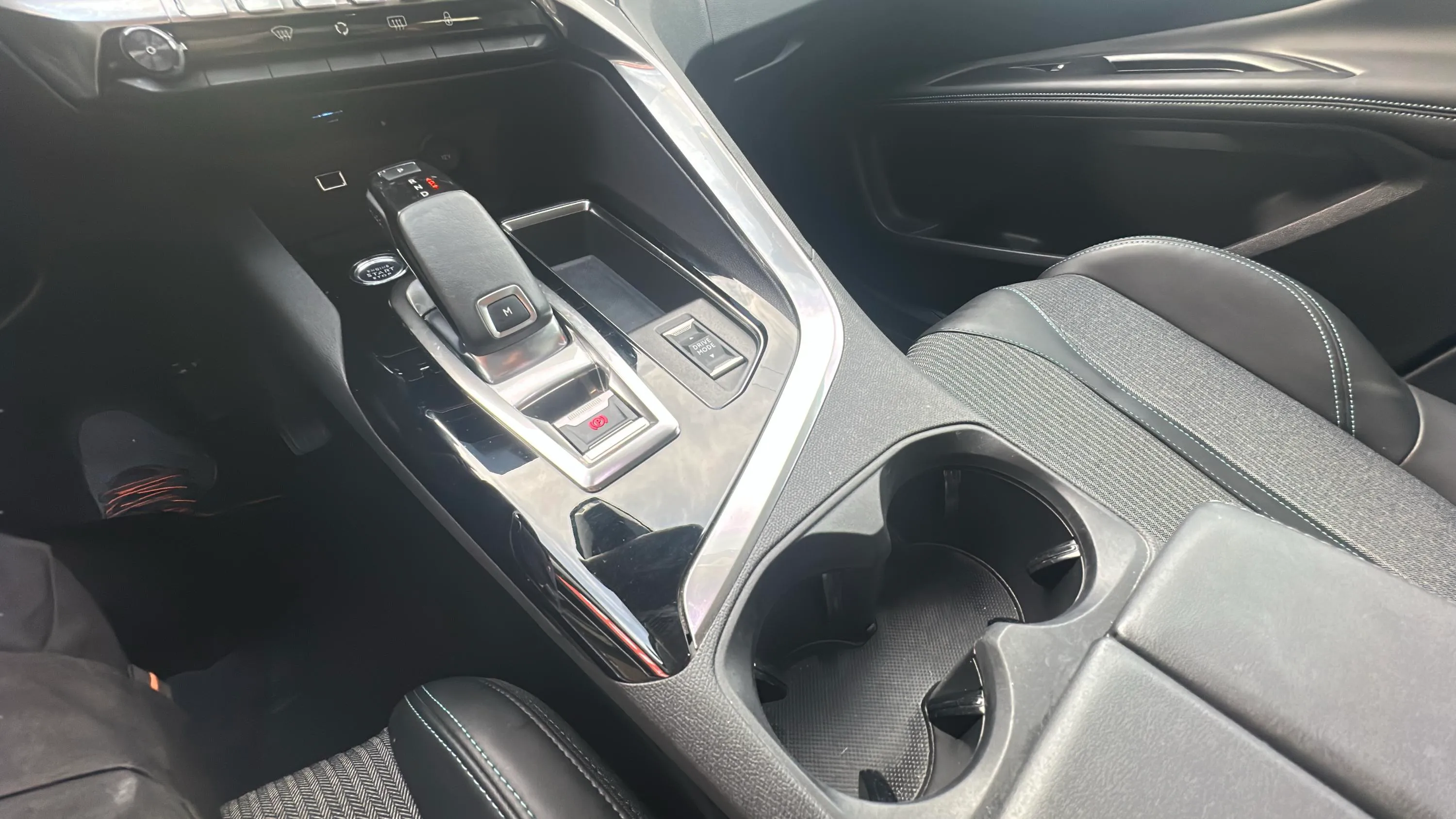 Peugeot 3008 1.5 BlueHDi Allure EAT8 - foto 19