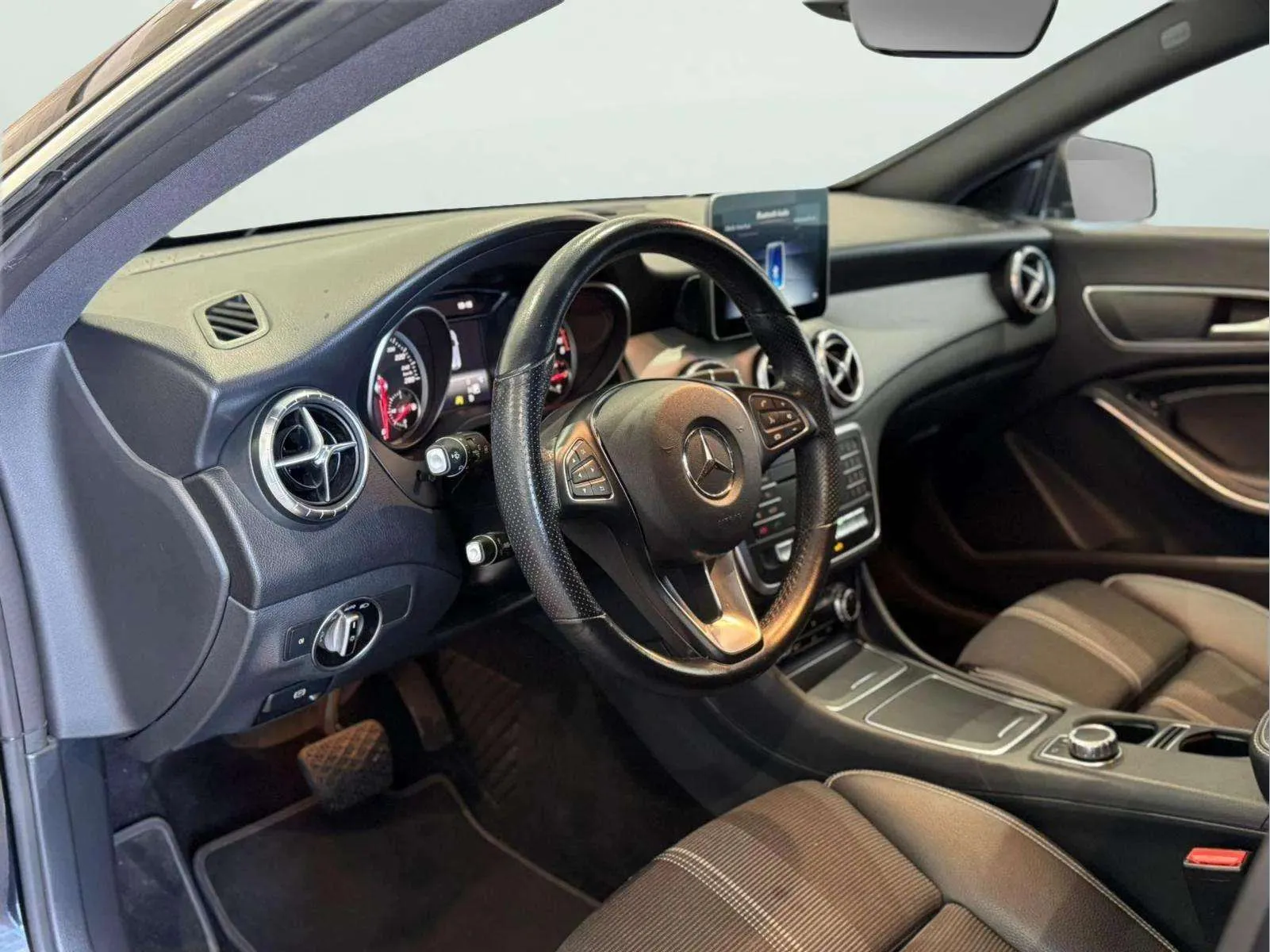 Mercedes-Benz CLA 220 d Shooting Brake - foto 6