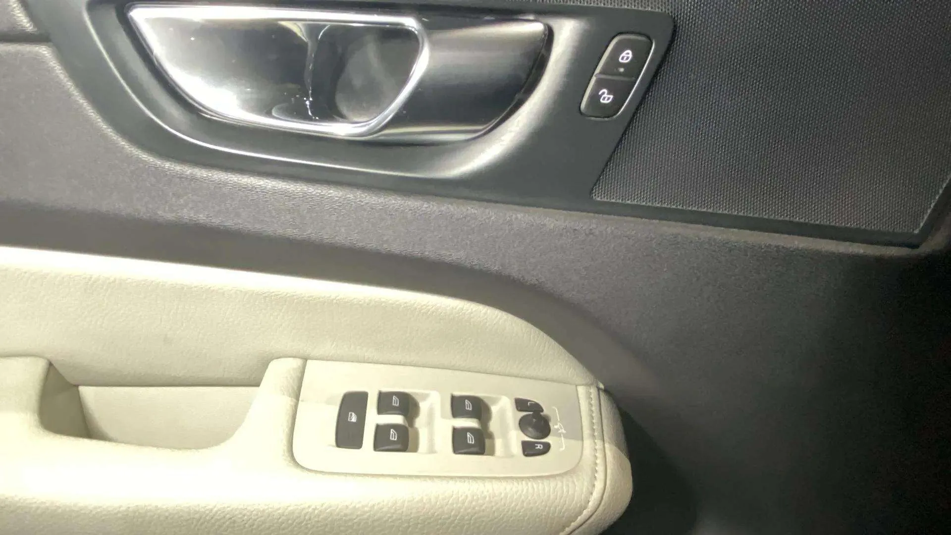Volvo XC60 2.0 T8 AWD Inscription - foto 23