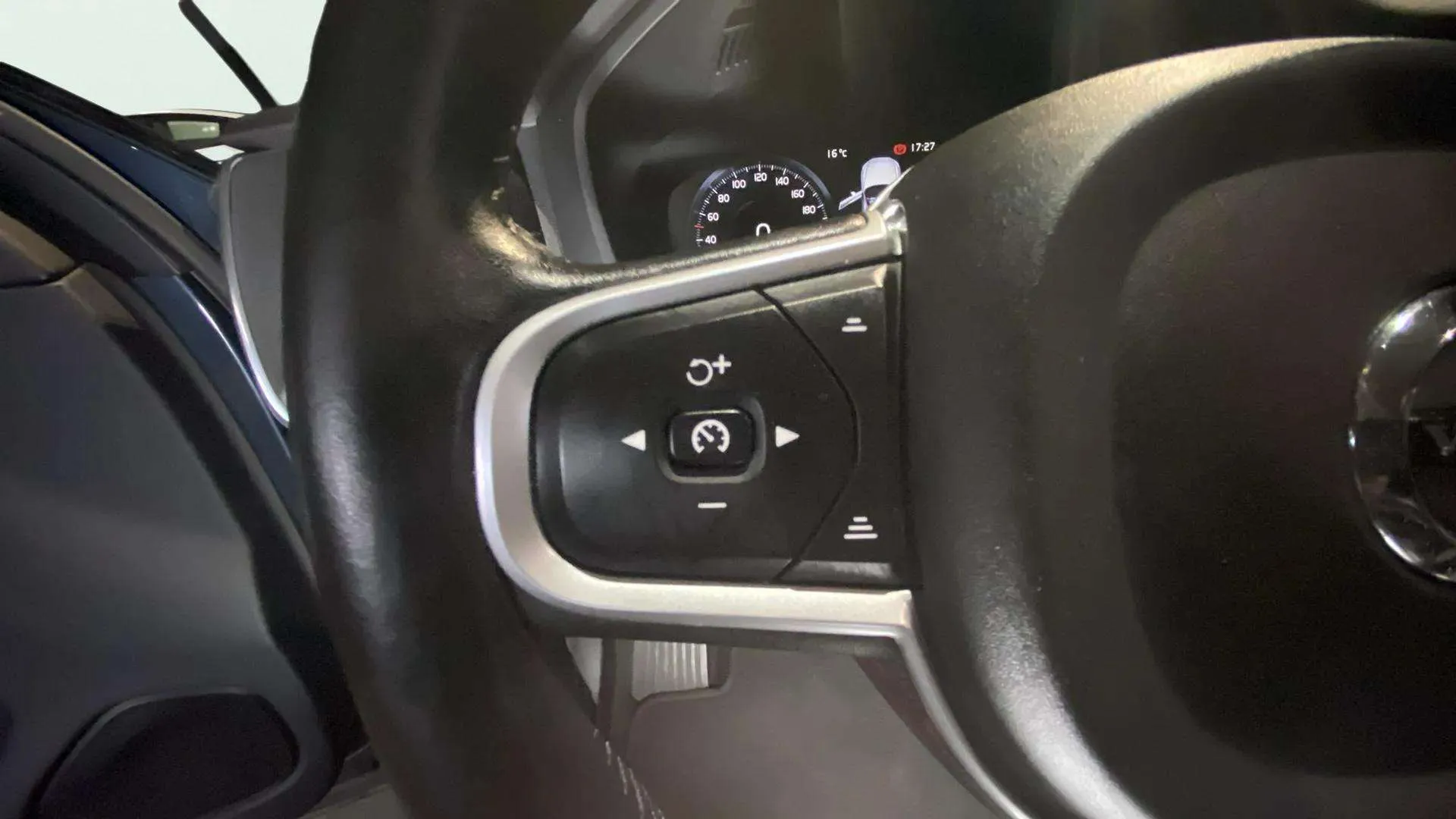 Volvo XC60 2.0 T8 AWD Inscription - foto 28